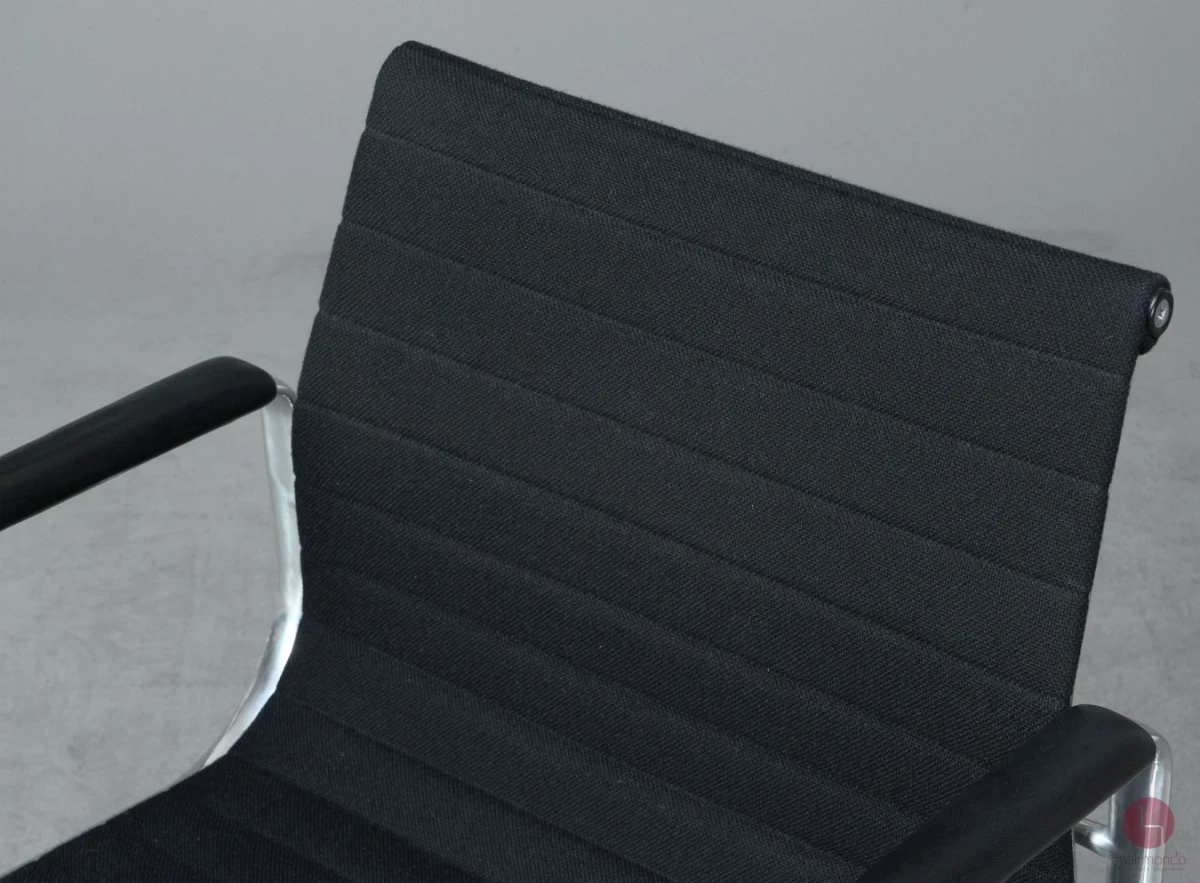 Vitra EA 108 Aluminium Chair Hopsak + Armauflagen Schwarz gebraucht Vitra EA 108 Aluminium Chair Hopsak + Armauflagen Schwarz gebraucht
