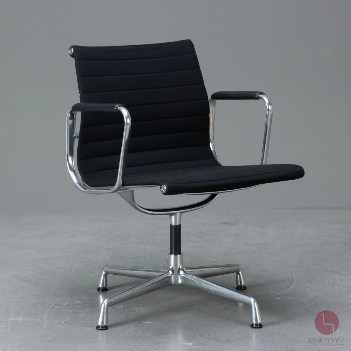 Vitra EA 108 Aluminium Chair Hopsak + Armauflagen Schwarz aus 2013 gebraucht