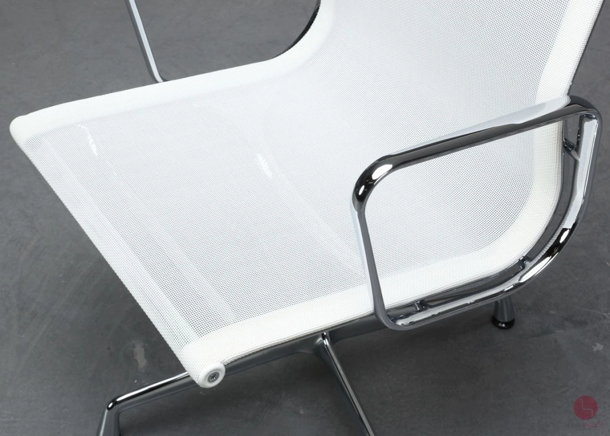 Vitra EA 108 mit weißem Netz Gestell verchromt gebraucht