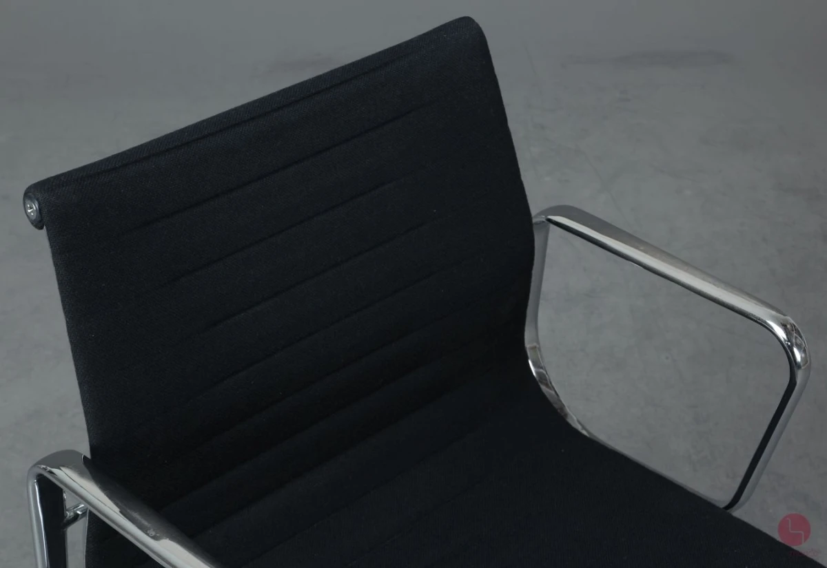 Vitra-EA-108-Hopsak-Schwarz-Vintage-gebraucht-Detailansicht-1 Vitra-EA-108-Hopsak-Schwarz-Vintage-gebraucht-Detailansicht-1