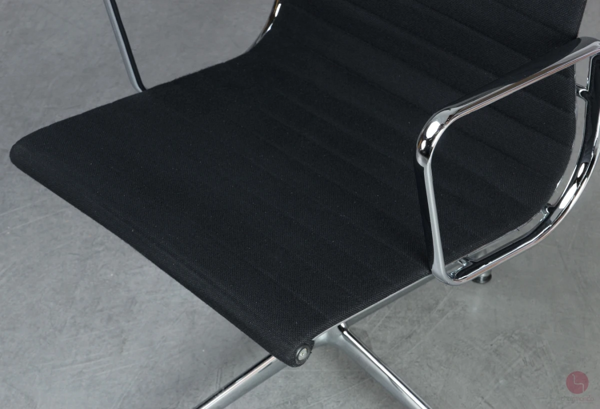 Vitra EA 108 Aluminium Chair Hopsak Schwarz gebraucht