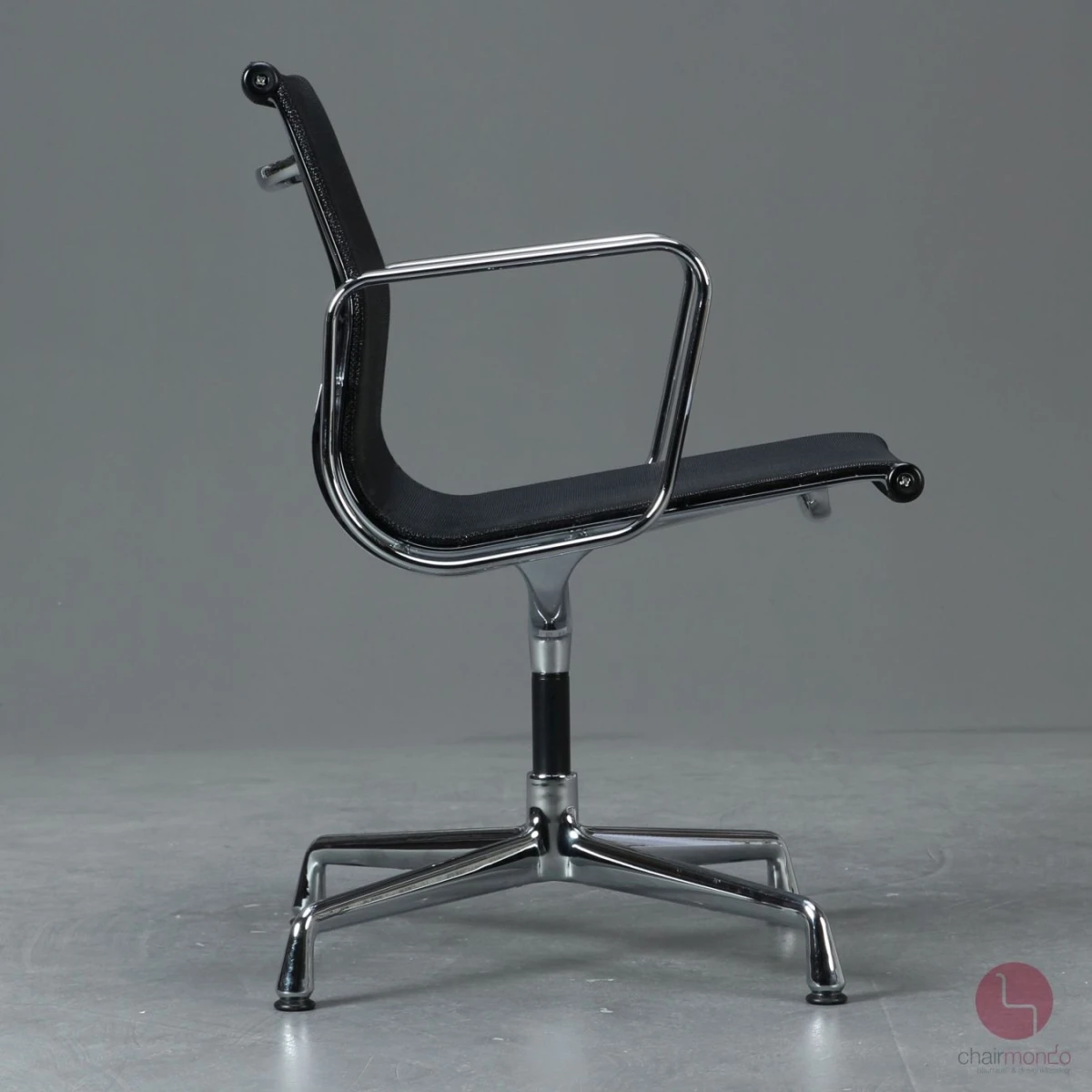Vitra EA 108 Aluminium Chair Netzgewebe Schwarz gebraucht Vitra EA 108 Aluminium Chair Netzgewebe Schwarz gebraucht