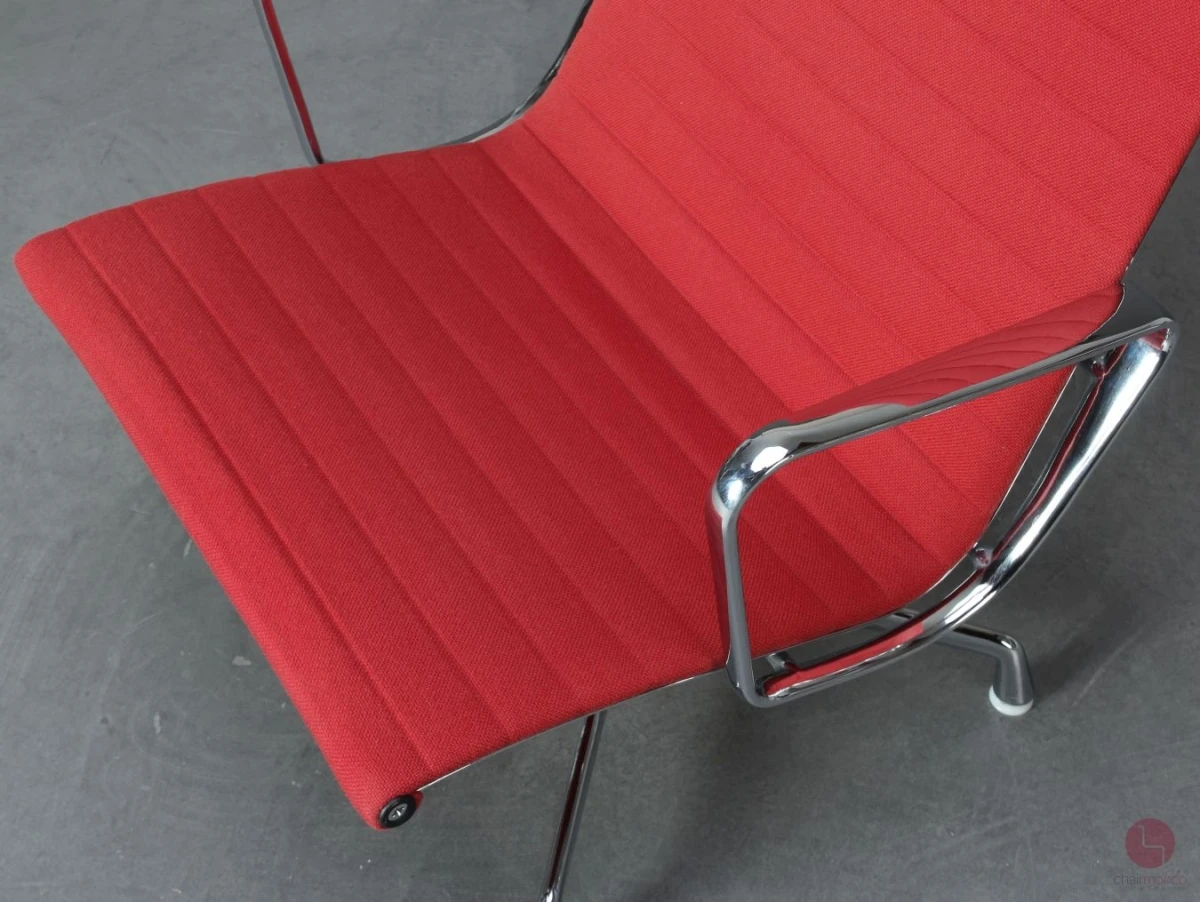 Vitra EA 115 Aluminium Chair Sessel Hopsak Himbeer Rot gebraucht
