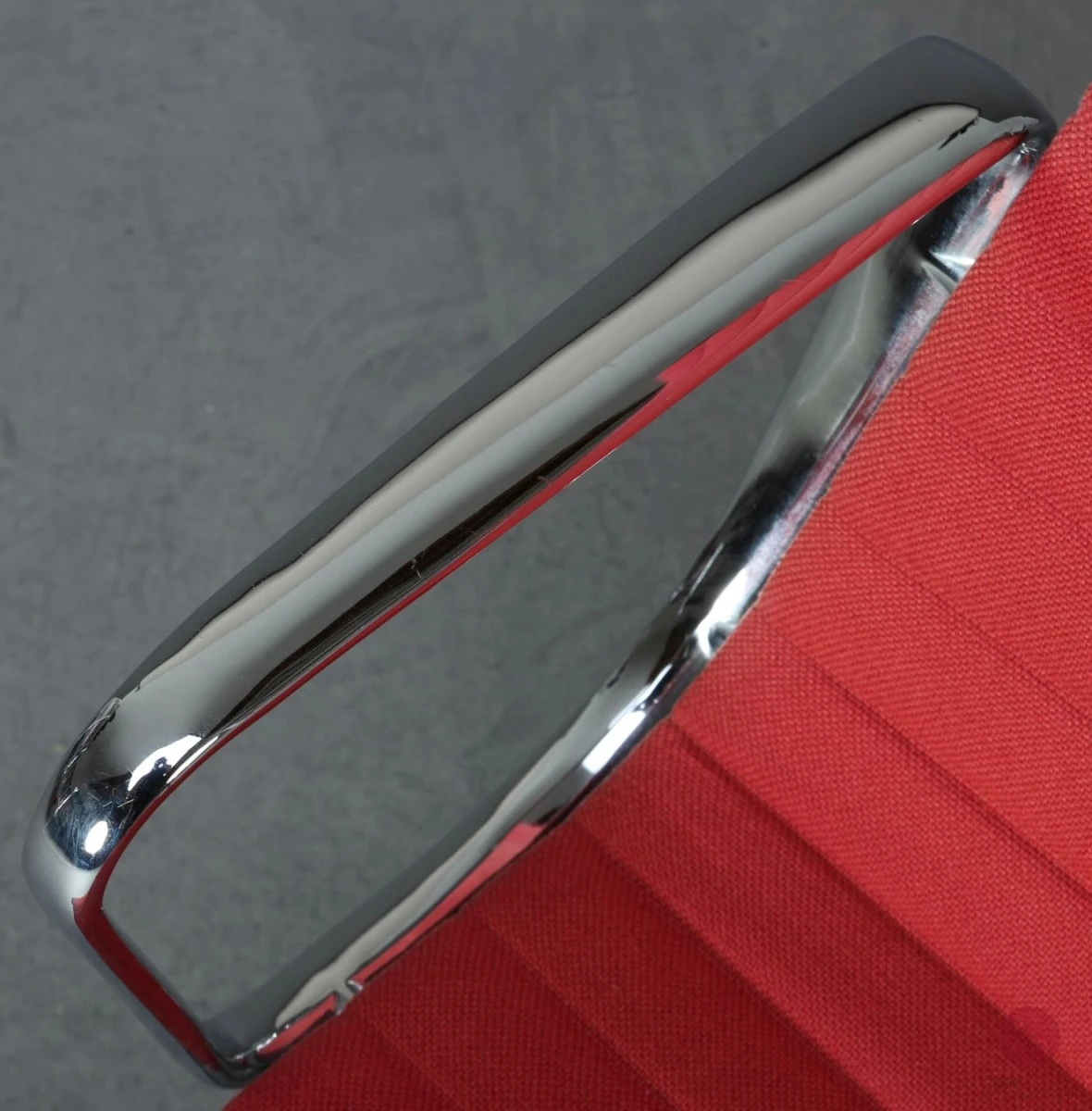 Vitra EA 115 Aluminium Chair Sessel Hopsak Himbeer Rot gebraucht