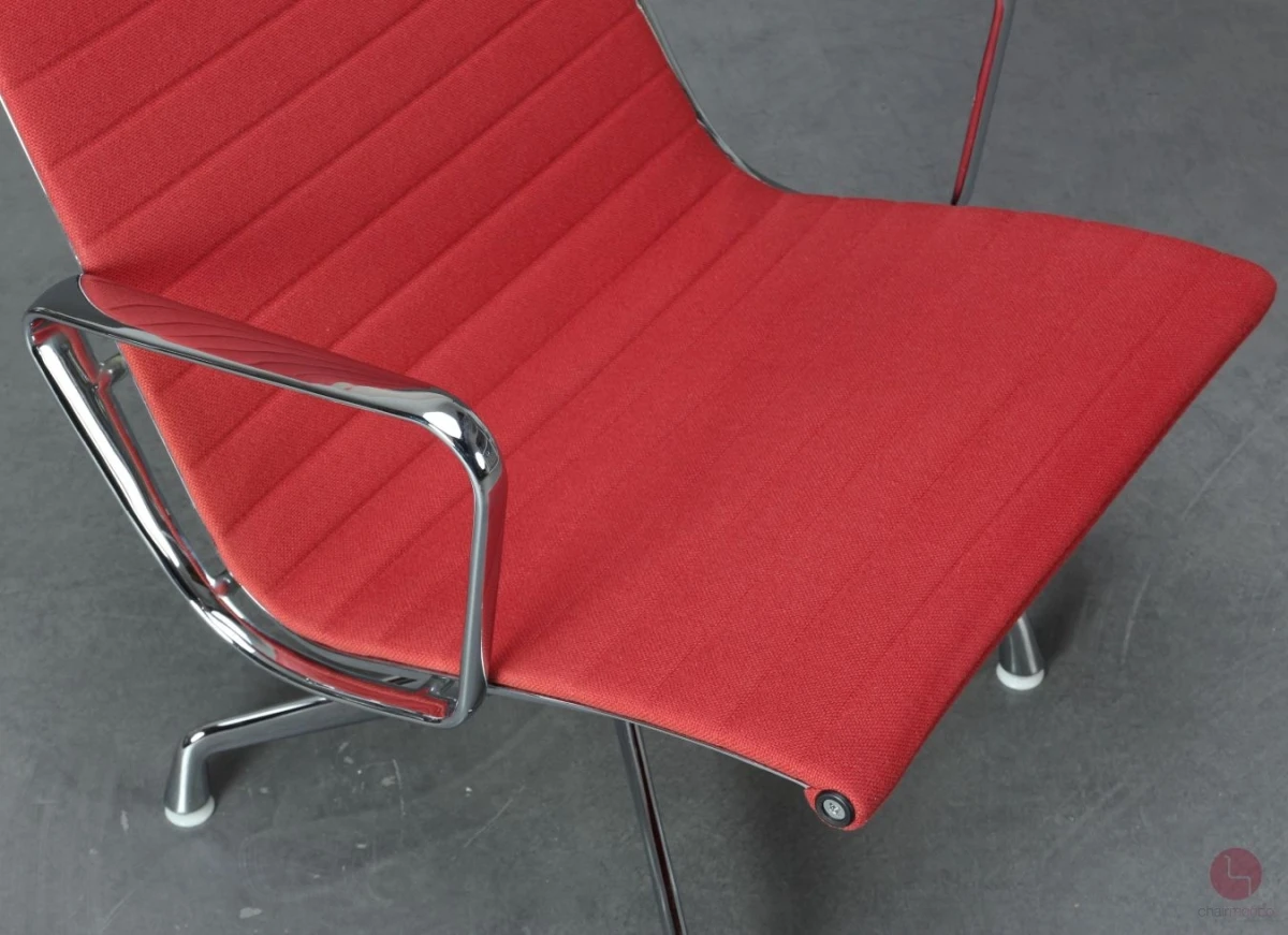 Vitra EA 115 Aluminium Chair Sessel Hopsak Himbeer Rot gebraucht