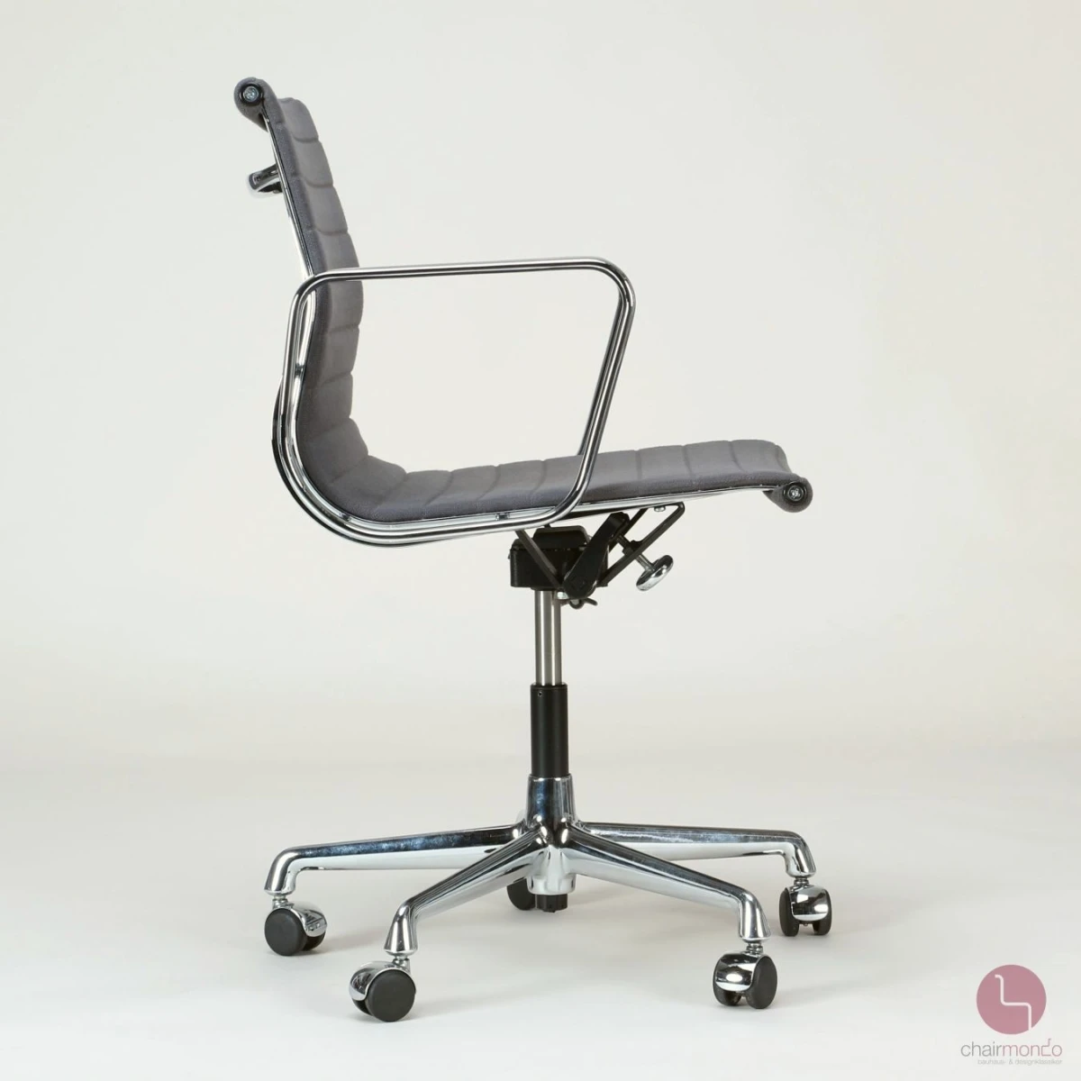 Vitra EA 117 Aluminium Chair Hopsak Grau gebraucht Vitra EA 117 Aluminium Chair Hopsak Grau gebraucht