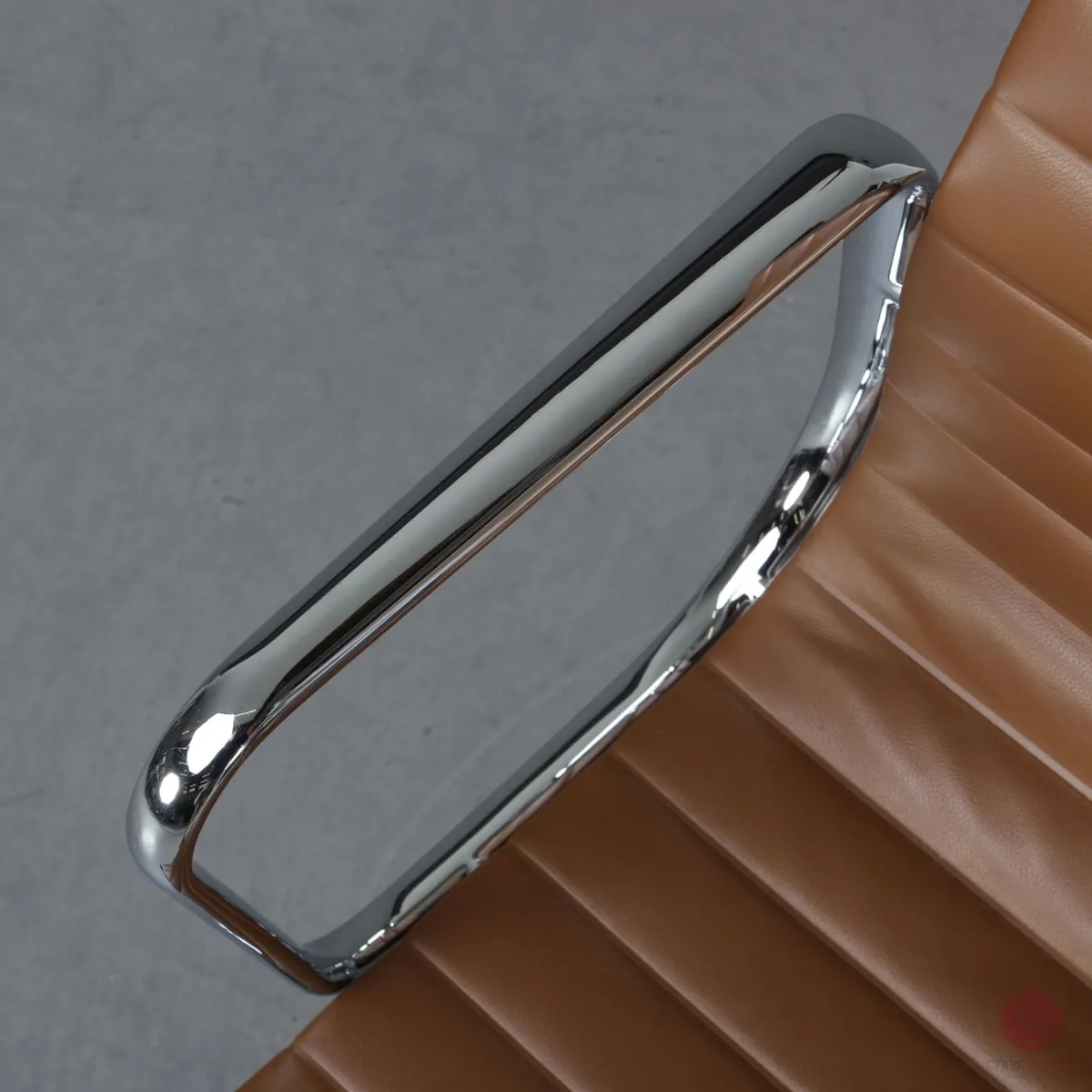 Vitra EA 117 Aluminium Chair mit braunem Leder Gestell verchromt gebraucht