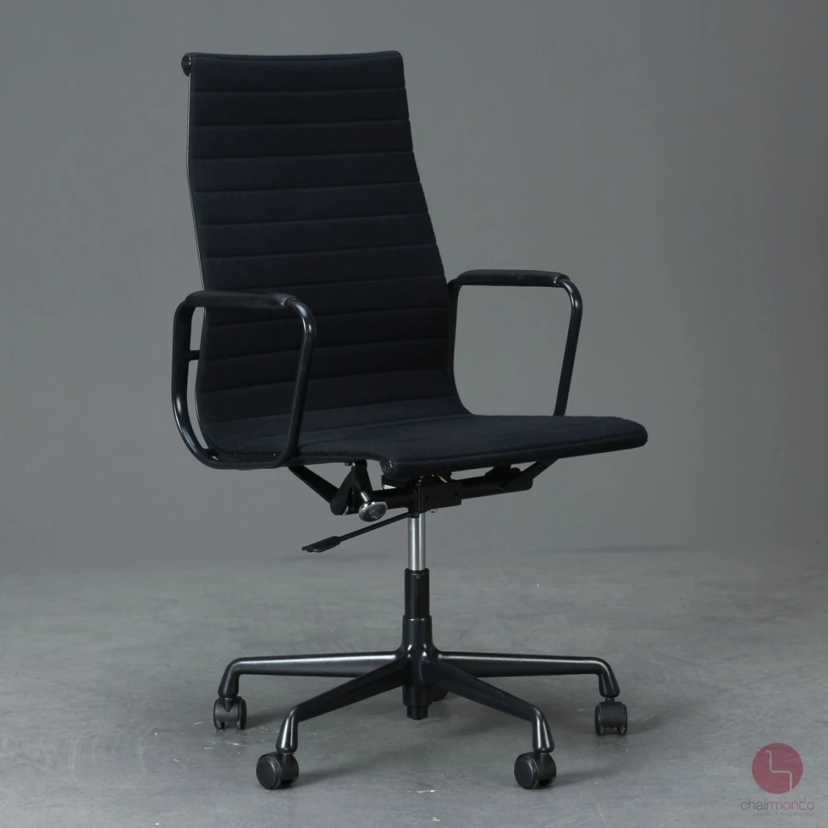 Vitra EA 119 Aluminium Chair Hopsak Schwarz Gestell Schwarz gebraucht Vitra EA 119 Aluminium Chair Hopsak Schwarz Gestell Schwarz gebraucht