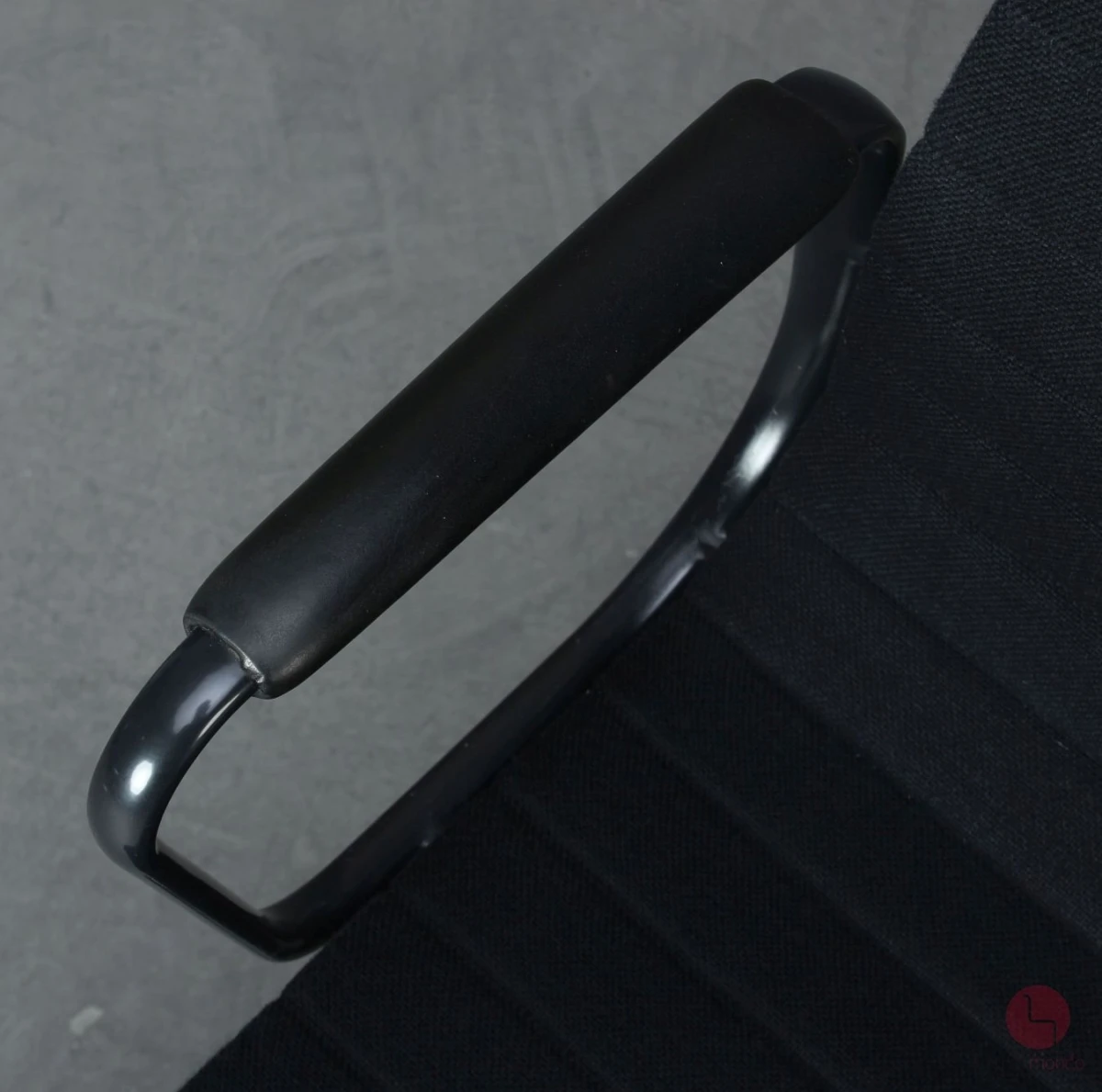 Vitra EA 119 Aluminium Chair Hopsak Schwarz Gestell Schwarz gebraucht Vitra EA 119 Aluminium Chair Hopsak Schwarz Gestell Schwarz gebraucht