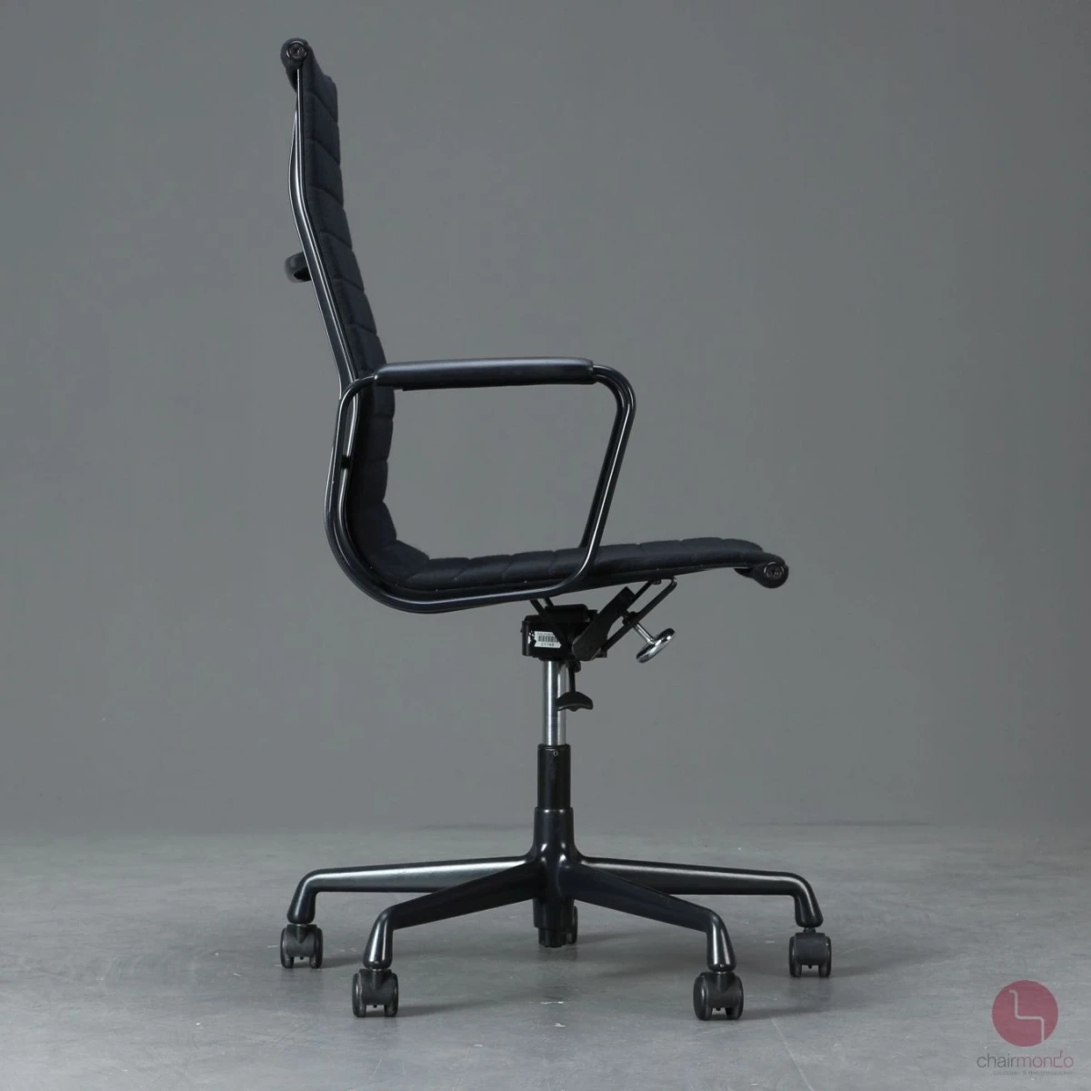 Vitra EA 119 Aluminium Chair Hopsak Schwarz Gestell Schwarz gebraucht Vitra EA 119 Aluminium Chair Hopsak Schwarz Gestell Schwarz gebraucht