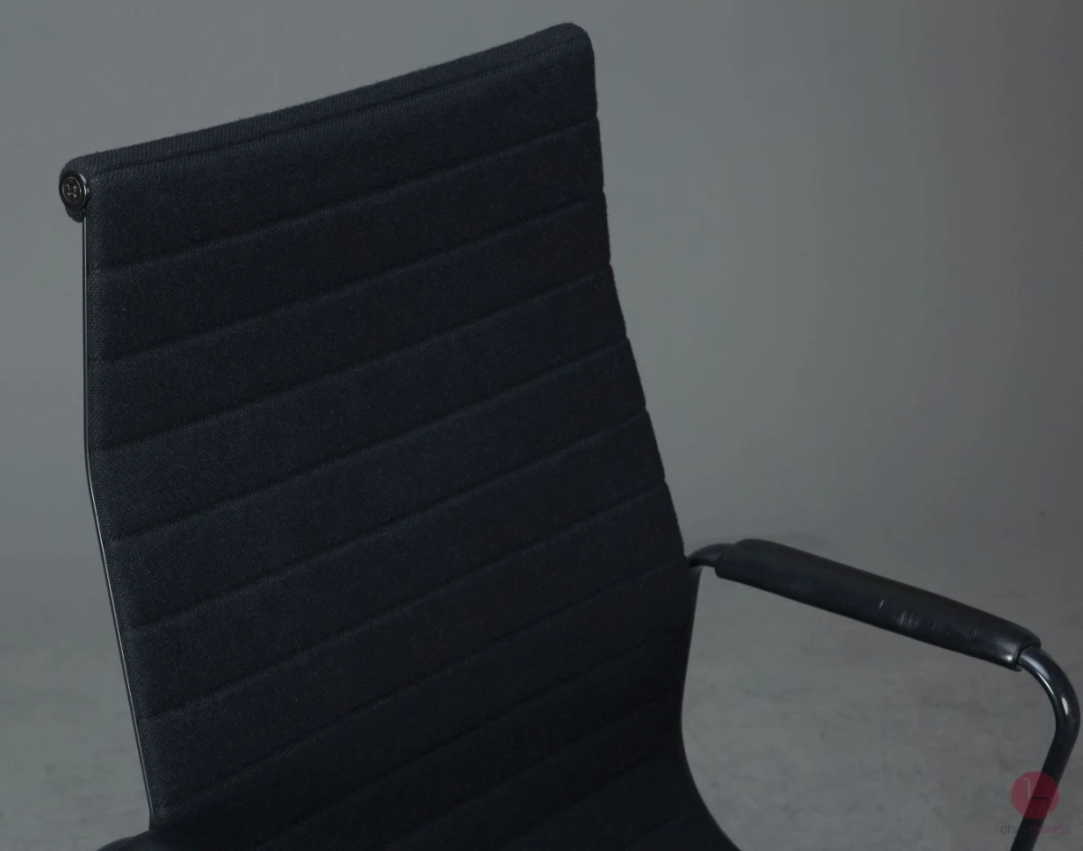 Vitra EA 119 Aluminium Chair Hopsak Schwarz Gestell Schwarz gebraucht Vitra EA 119 Aluminium Chair Hopsak Schwarz Gestell Schwarz gebraucht