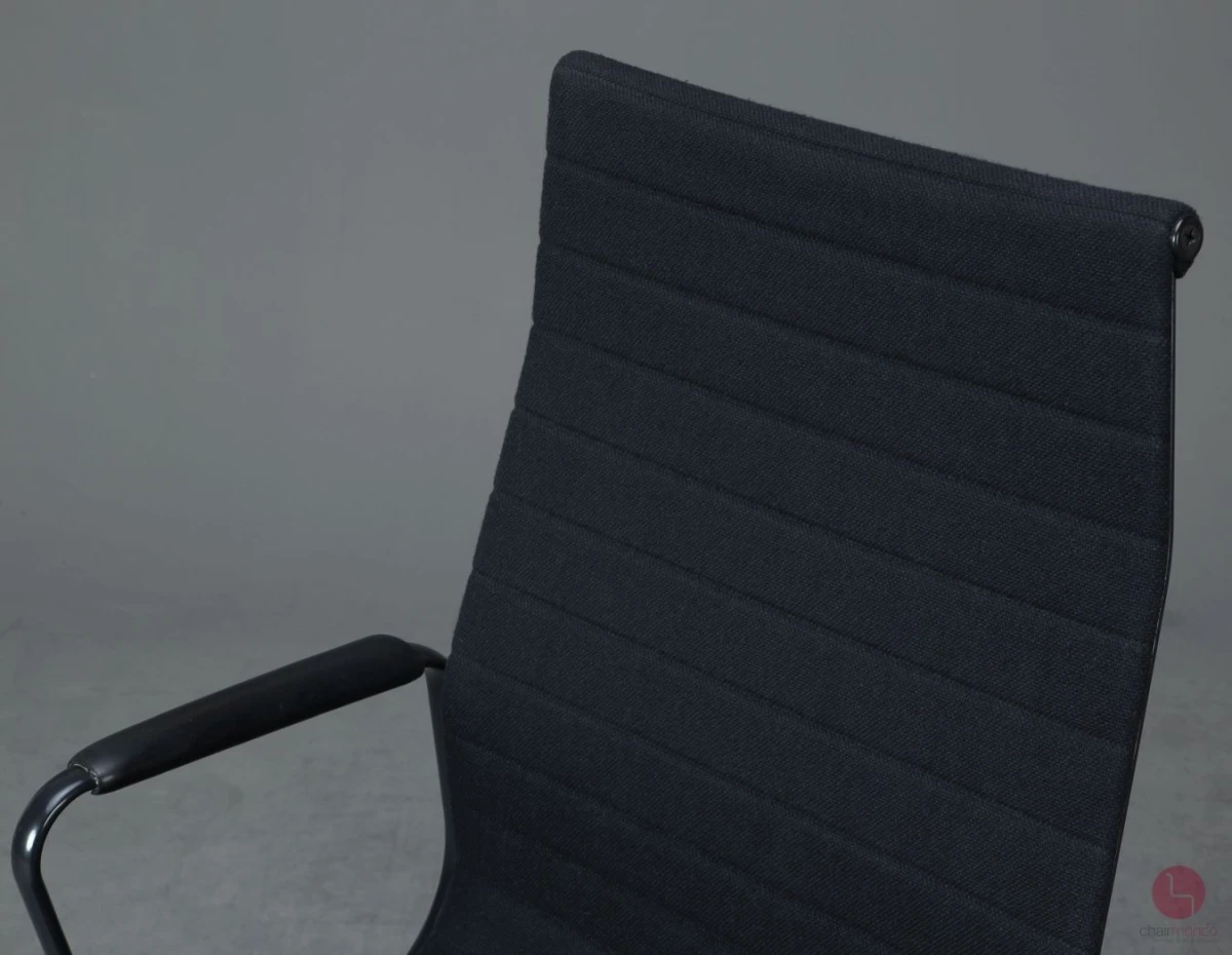 Vitra EA 119 Aluminium Chair Hopsak Schwarz Gestell Schwarz gebraucht Vitra EA 119 Aluminium Chair Hopsak Schwarz Gestell Schwarz gebraucht