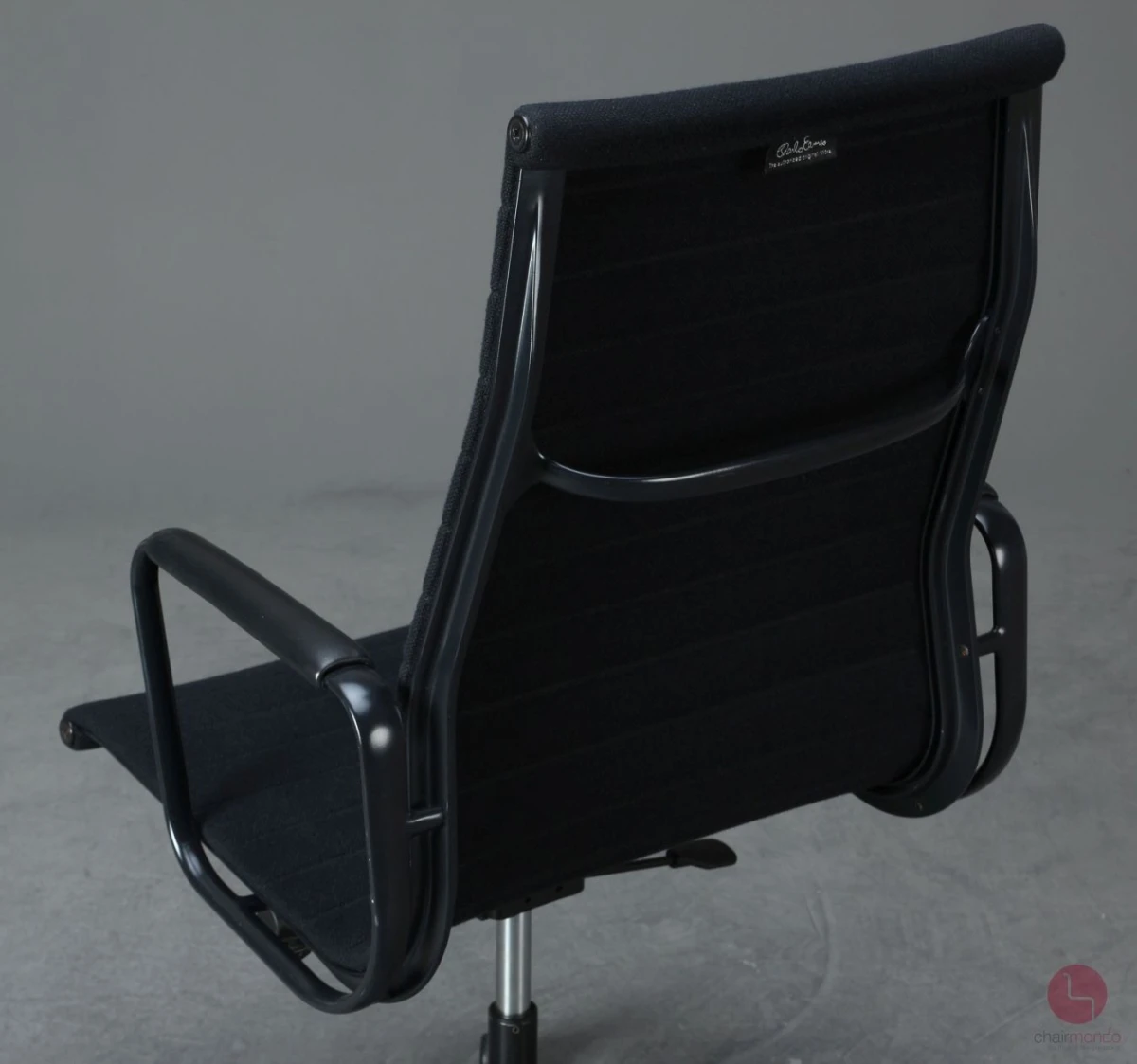 Vitra EA 119 Aluminium Chair Hopsak Schwarz Gestell Schwarz gebraucht Vitra EA 119 Aluminium Chair Hopsak Schwarz Gestell Schwarz gebraucht