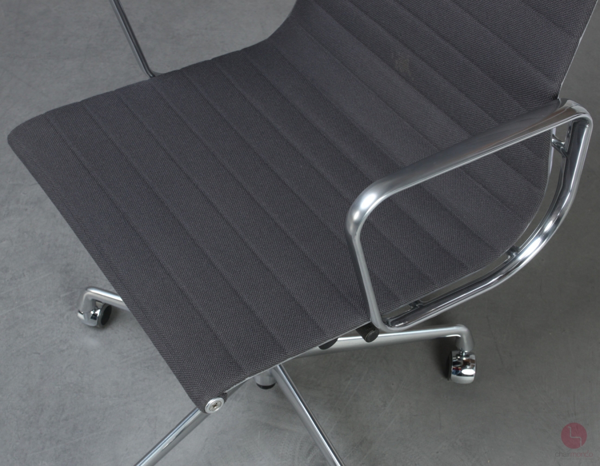 Vitra EA 119 Bürostuhl mit grauem Hopsak gebraucht