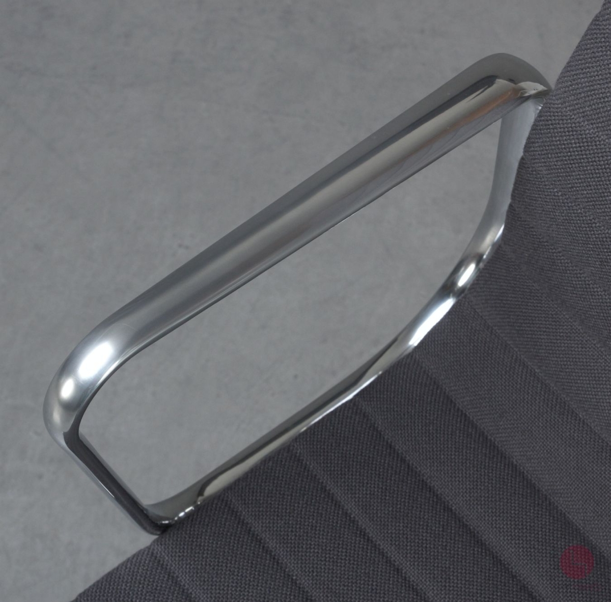 Vitra EA 119 Bürostuhl mit grauem Hopsak gebraucht