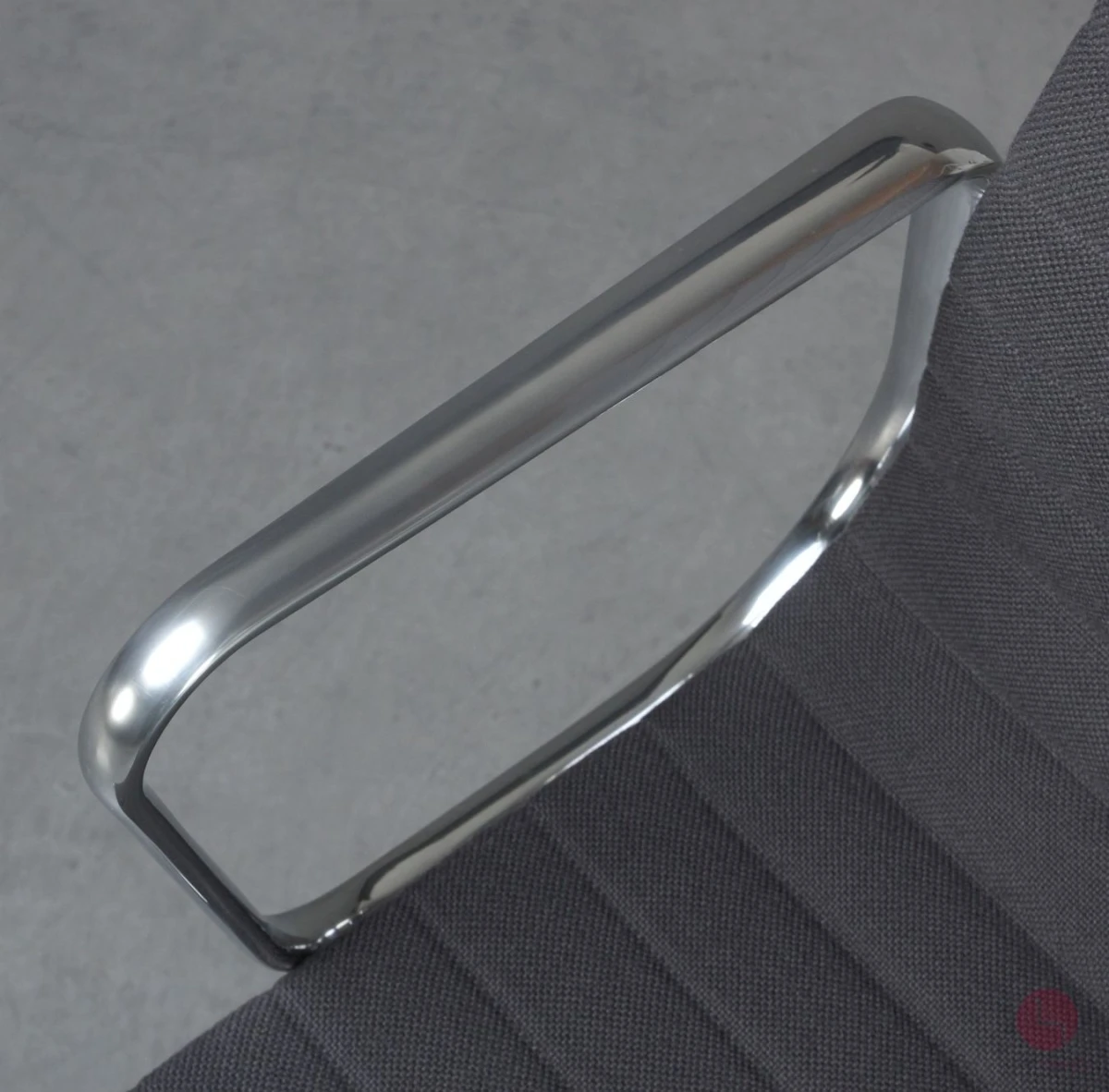 Vitra EA 119 Bürostuhl mit grauem Hopsak gebraucht Vitra EA 119 Bürostuhl mit grauem Hopsak gebraucht