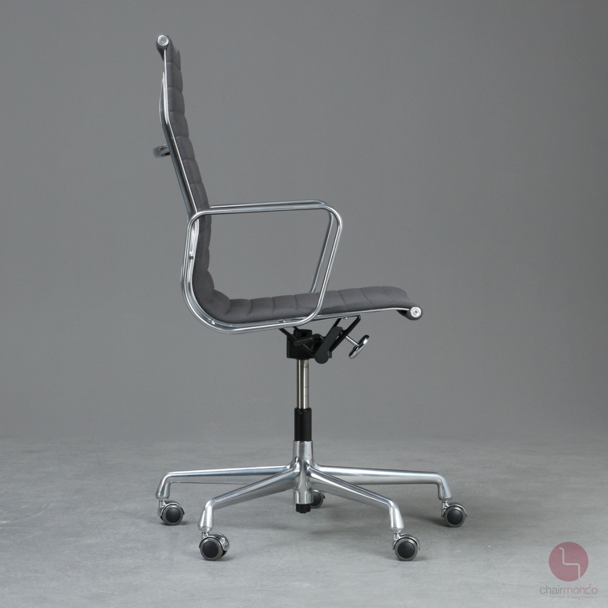 Vitra EA 119 Bürostuhl mit grauem Hopsak gebraucht