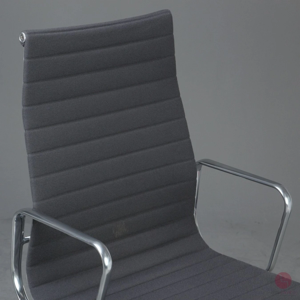 Vitra EA 119 Bürostuhl mit grauem Hopsak gebraucht Vitra EA 119 Bürostuhl mit grauem Hopsak gebraucht