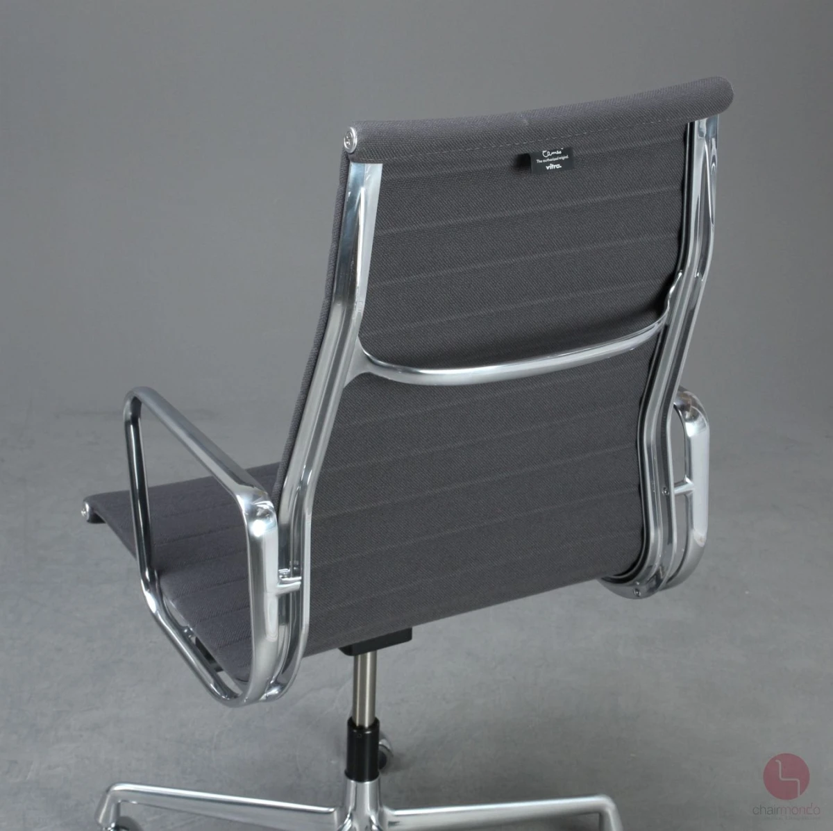 Vitra EA 119 Bürostuhl mit grauem Hopsak gebraucht Vitra EA 119 Bürostuhl mit grauem Hopsak gebraucht