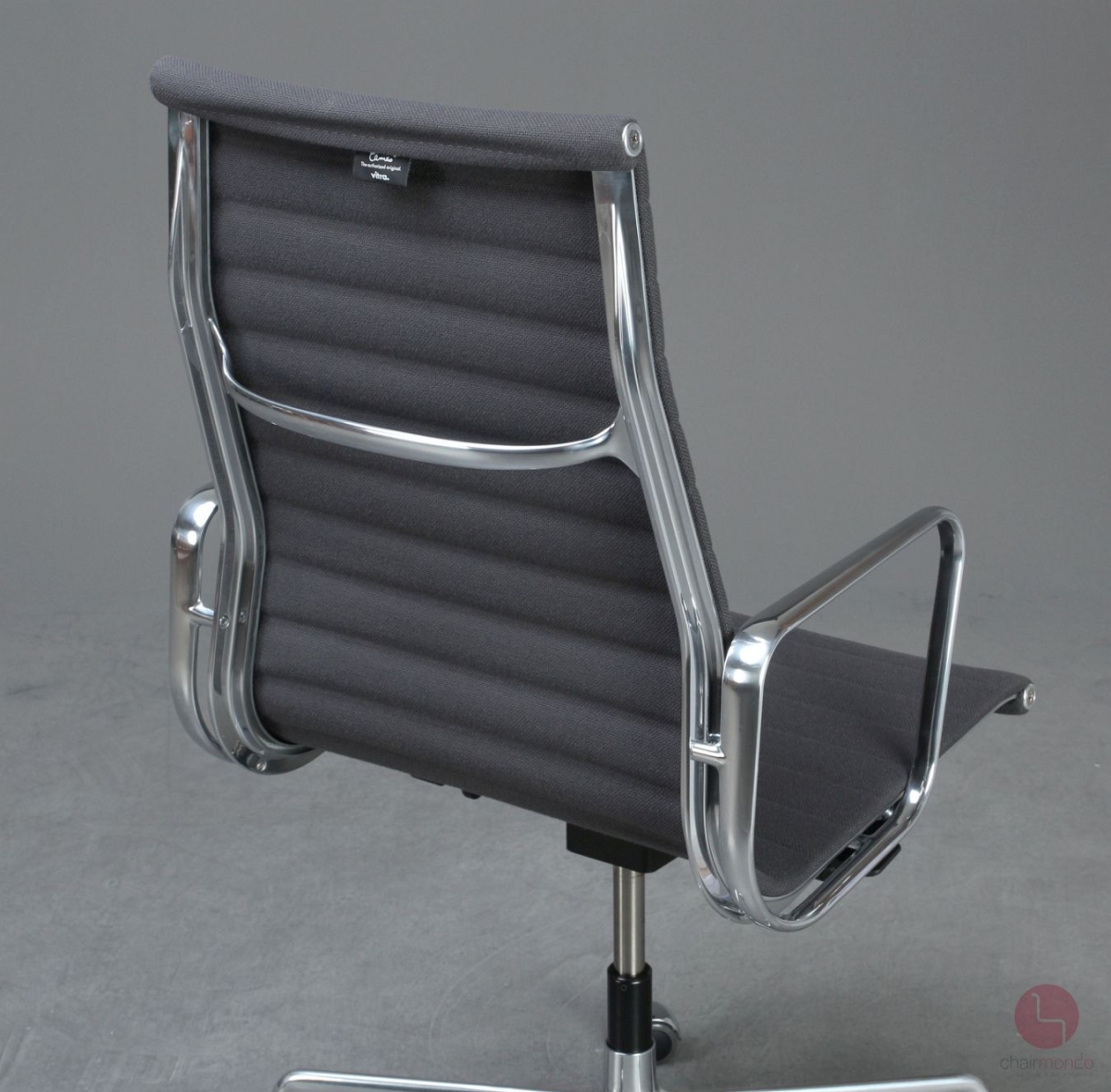 Vitra EA 119 Bürostuhl mit grauem Hopsak gebraucht