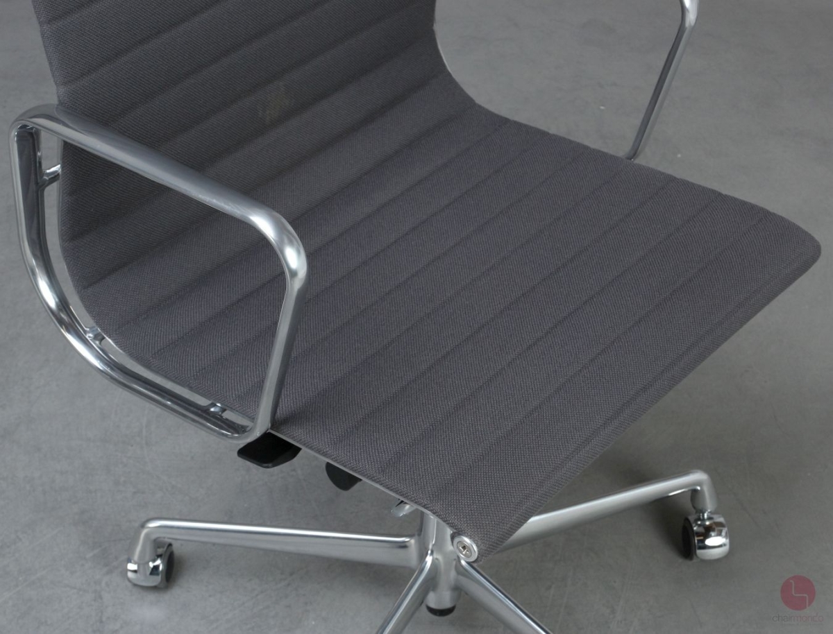Vitra EA 119 Bürostuhl mit grauem Hopsak gebraucht