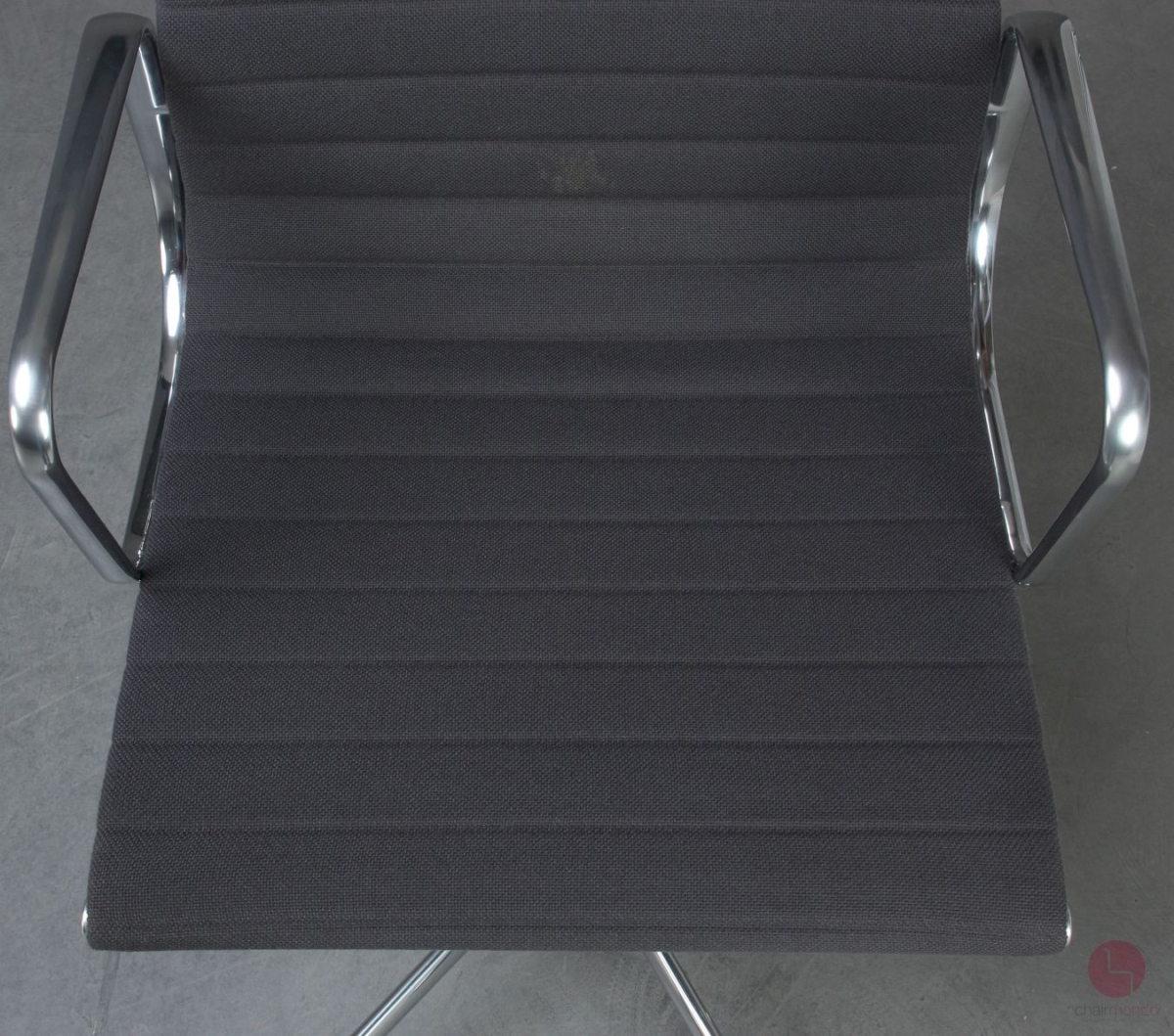 Vitra EA 119 Bürostuhl mit grauem Hopsak gebraucht