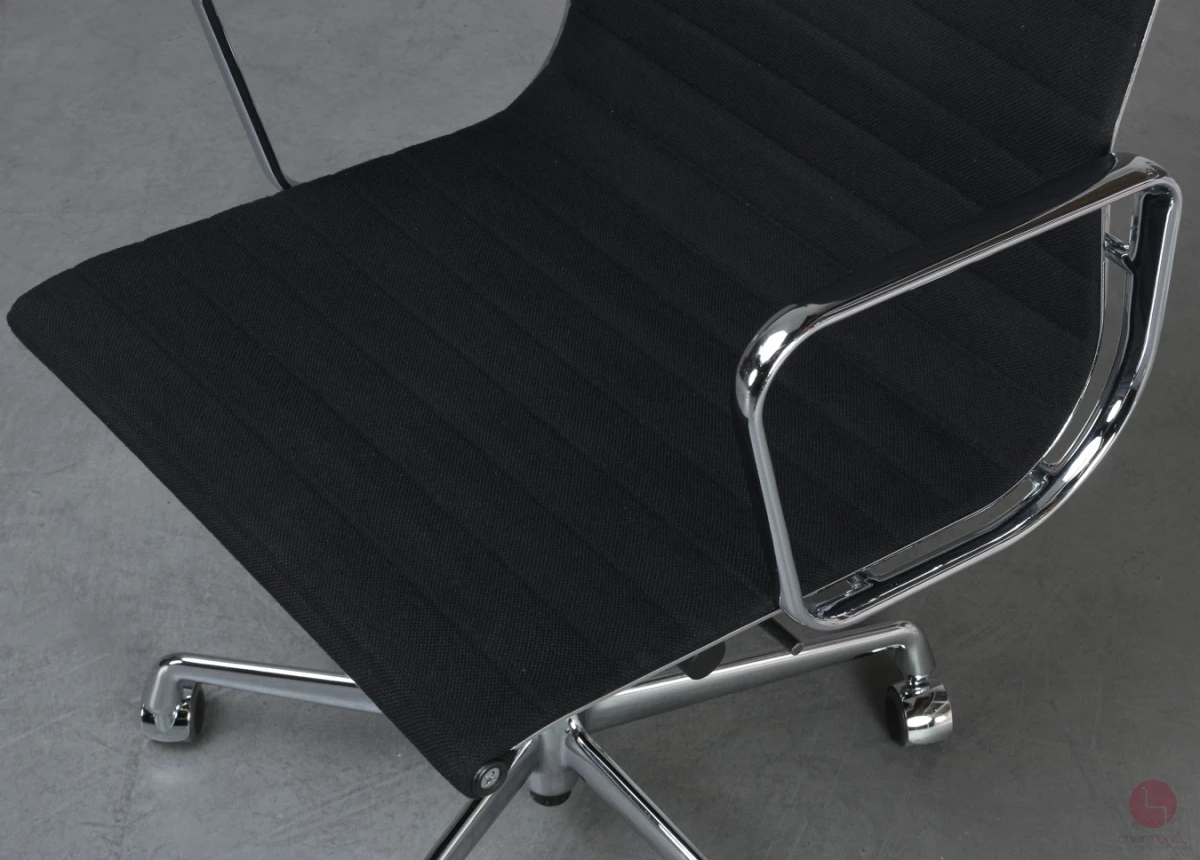 Vitra EA 119 Bürostuhl mit schwarzem Hopsak gebraucht