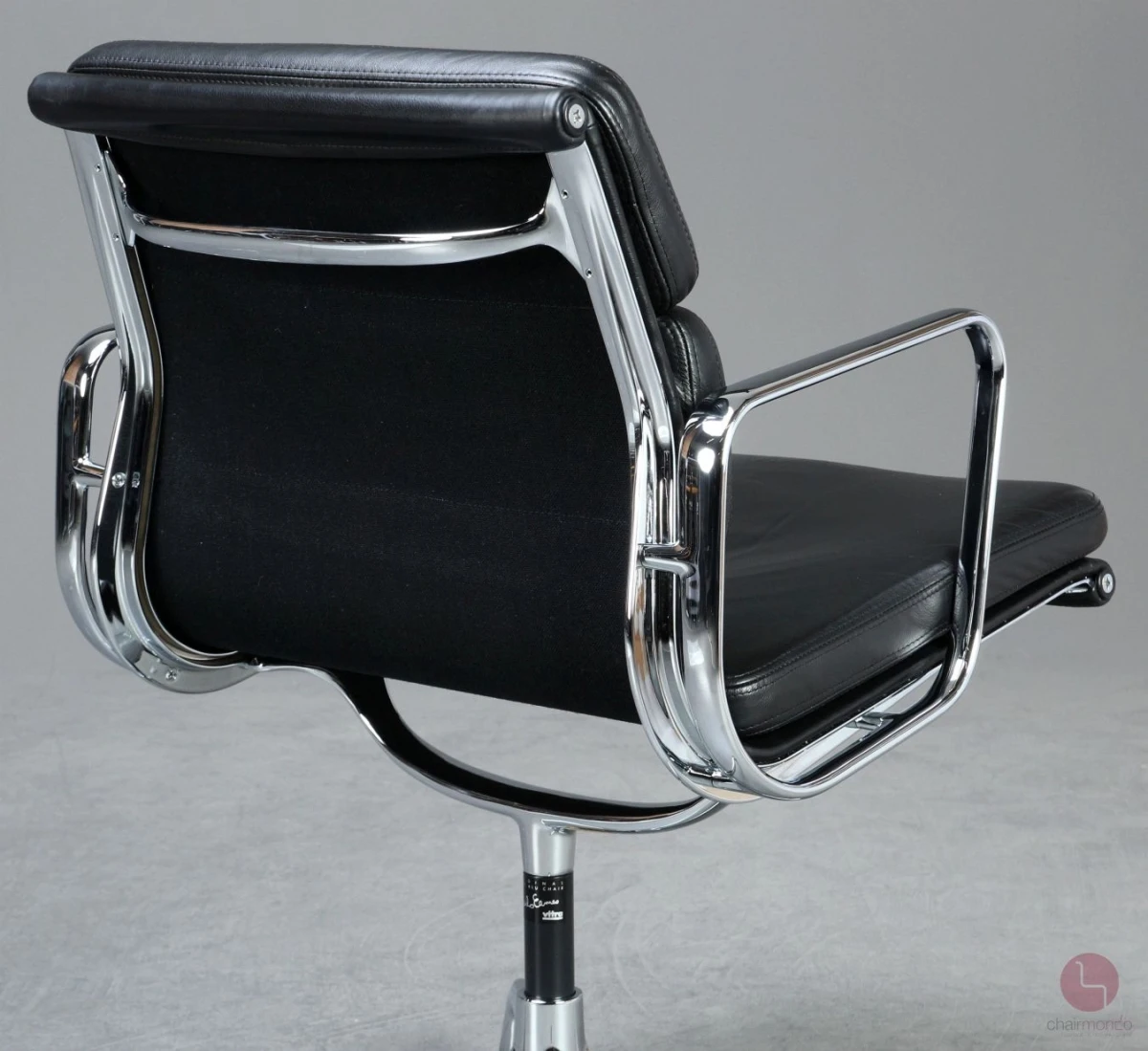 Vitra EA 208 Soft Pad Bürostuhl mit schwarzem Leder gebraucht Vitra EA 208 Soft Pad Bürostuhl mit schwarzem Leder gebraucht
