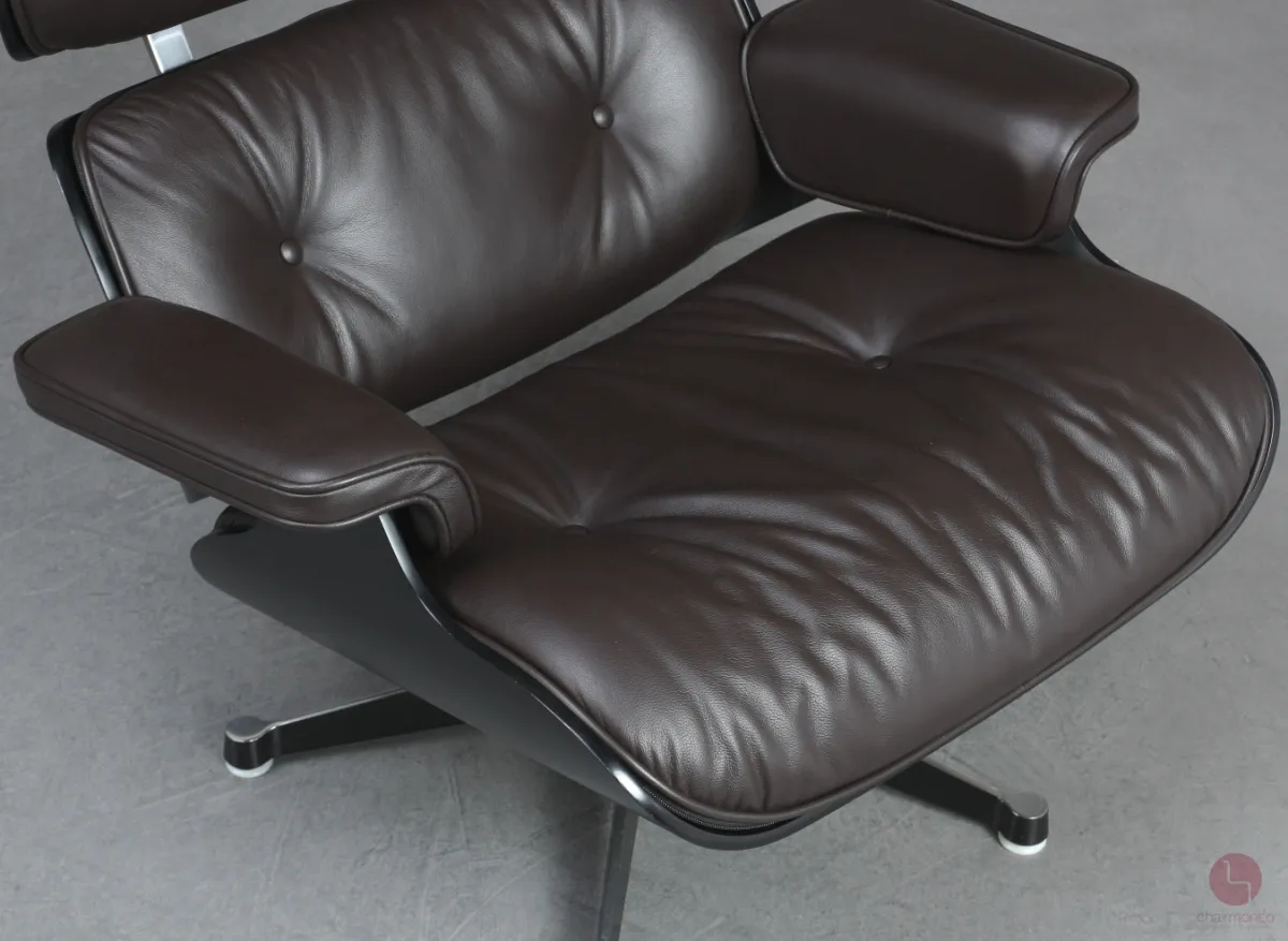 Vitra Eames Lounge Chair Schwarz mit dunkelbraunem Leder gebraucht