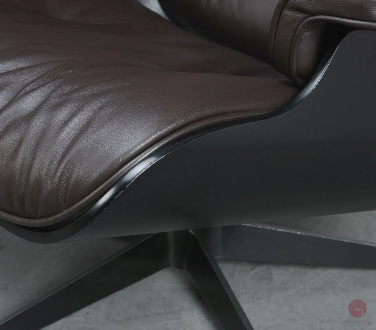 Vitra Eames Lounge Chair Schwarz mit dunkelbraunem Leder gebraucht