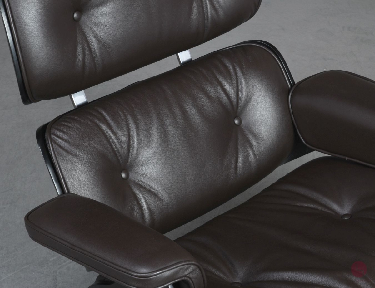 Vitra Eames Lounge Chair Schwarz mit dunkelbraunem Leder gebraucht