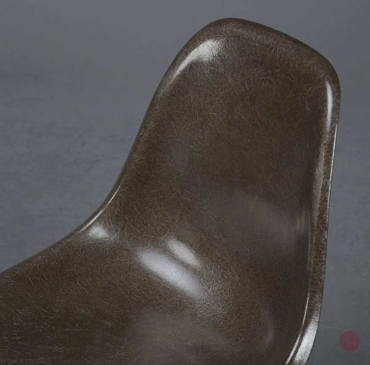 Vitra Eames Side Chair Braun Fiberglass mit Holzgestell gebraucht