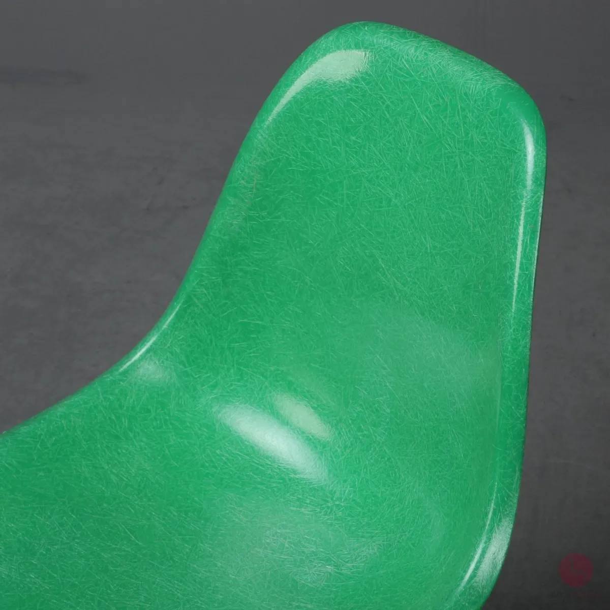Vitra Eames Side Chair Fiberglass Grün mit Holzgestell gebraucht