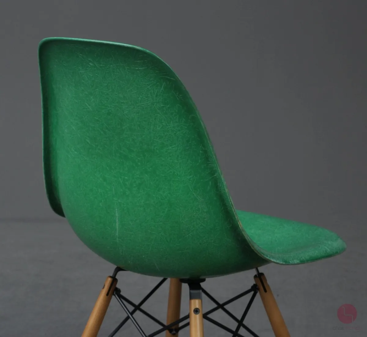 Vitra Eames Side Chair Fiberglass Grün mit Holzgestell gebraucht