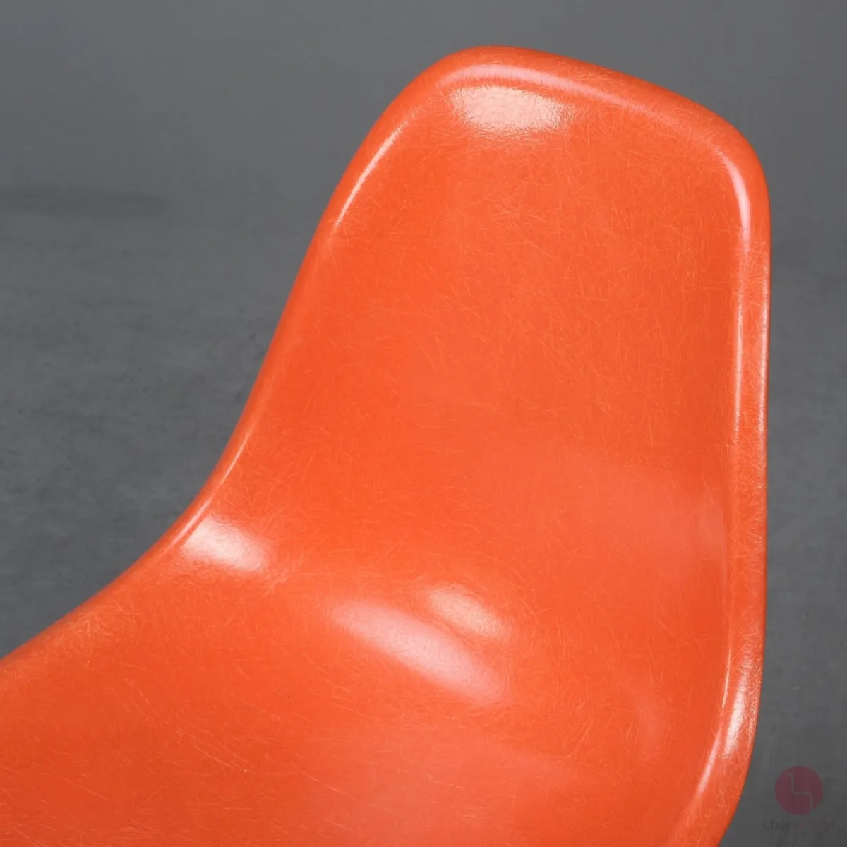 Vitra Eames Side Chair Orange Fiberglass mit Holzgestell gebraucht