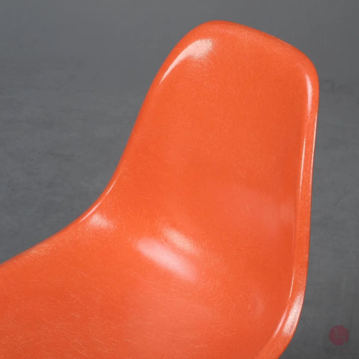 Vitra Eames Side Chair Orange Fiberglass mit Holzgestell gebraucht