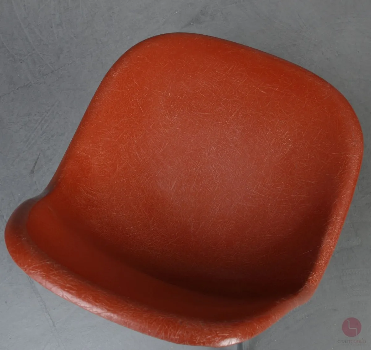 Vitra Eames Side Chair Terracotta Rot Fiberglass mit Metallgestell gebraucht
