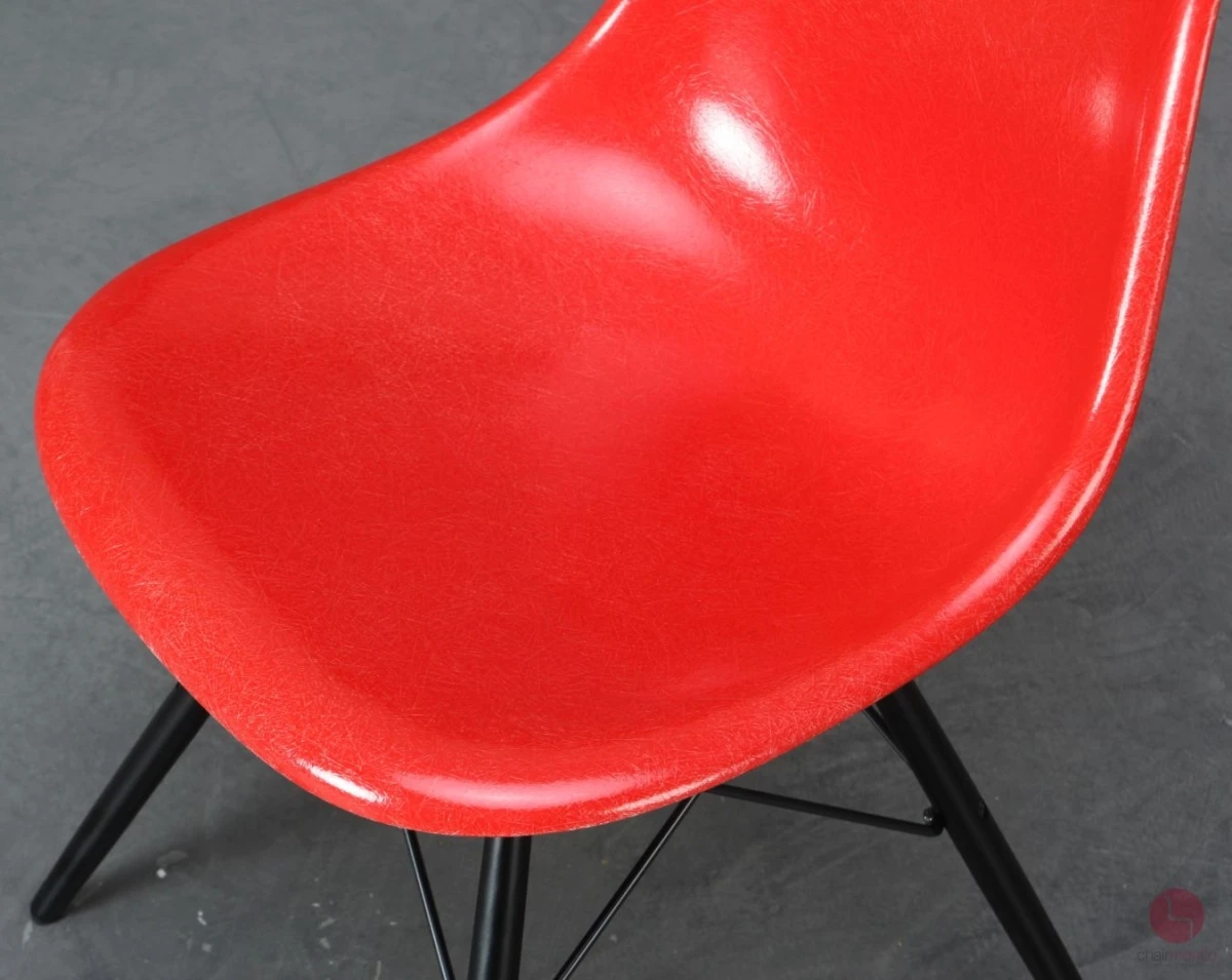 Vitra Eames DSW Side Chair Fiberglas Hermann Miller Rot Ahorngestell gebraucht Vitra Eames DSW Side Chair Fiberglas Hermann Miller Rot Ahorngestell gebraucht