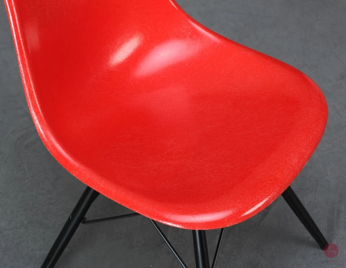 Vitra Eames DSW Side Chair Fiberglas Hermann Miller Rot Ahorngestell gebraucht