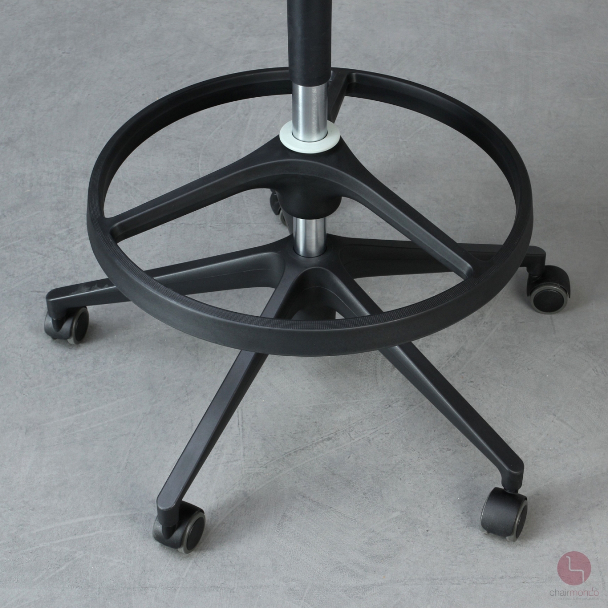 Vitra Pivot Hochstuhl mit schwarzem Stoffbezug höhenverstellbar gebraucht