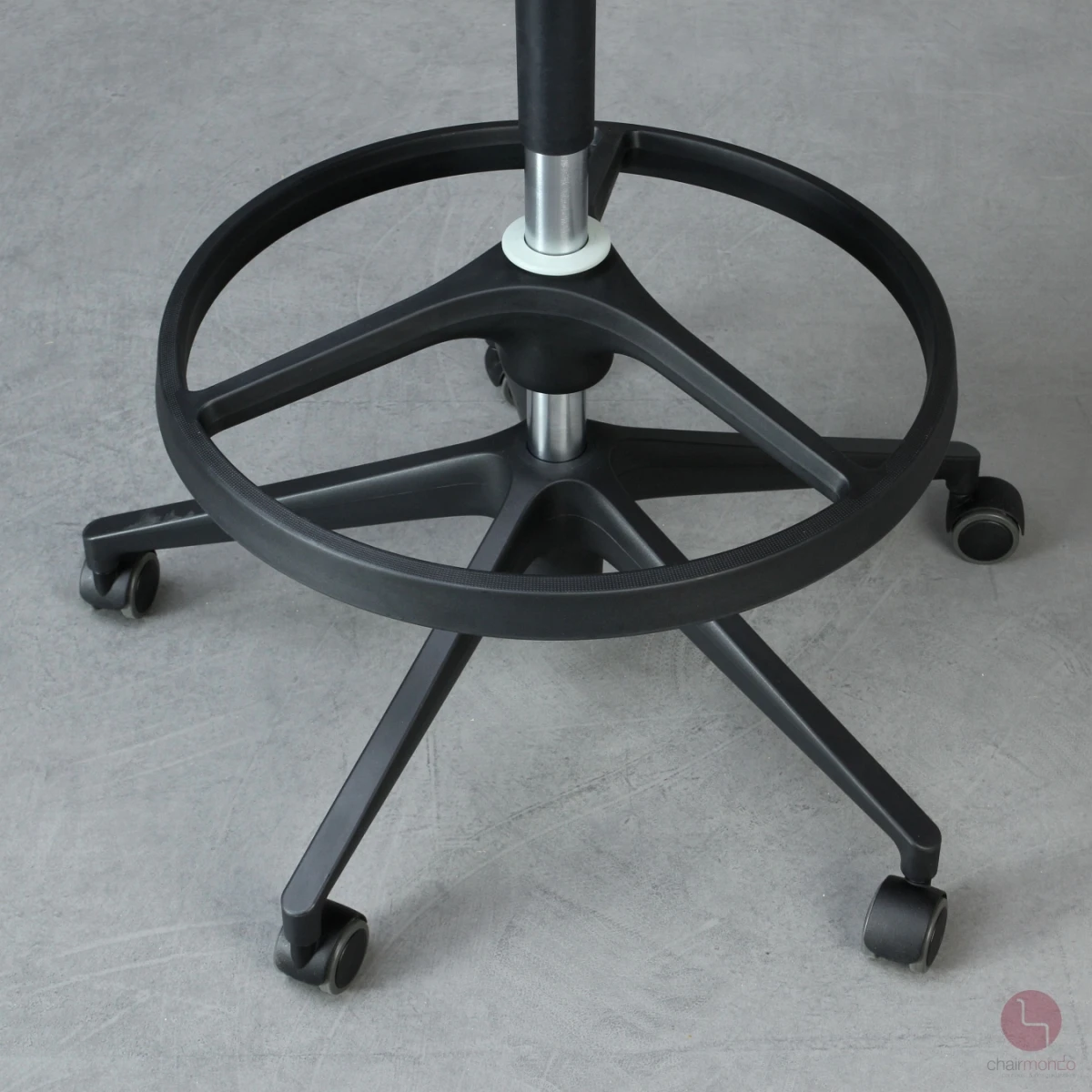 Vitra Pivot Hochstuhl mit schwarzem Stoffbezug höhenverstellbar gebraucht Vitra Pivot Hochstuhl mit schwarzem Stoffbezug höhenverstellbar gebraucht