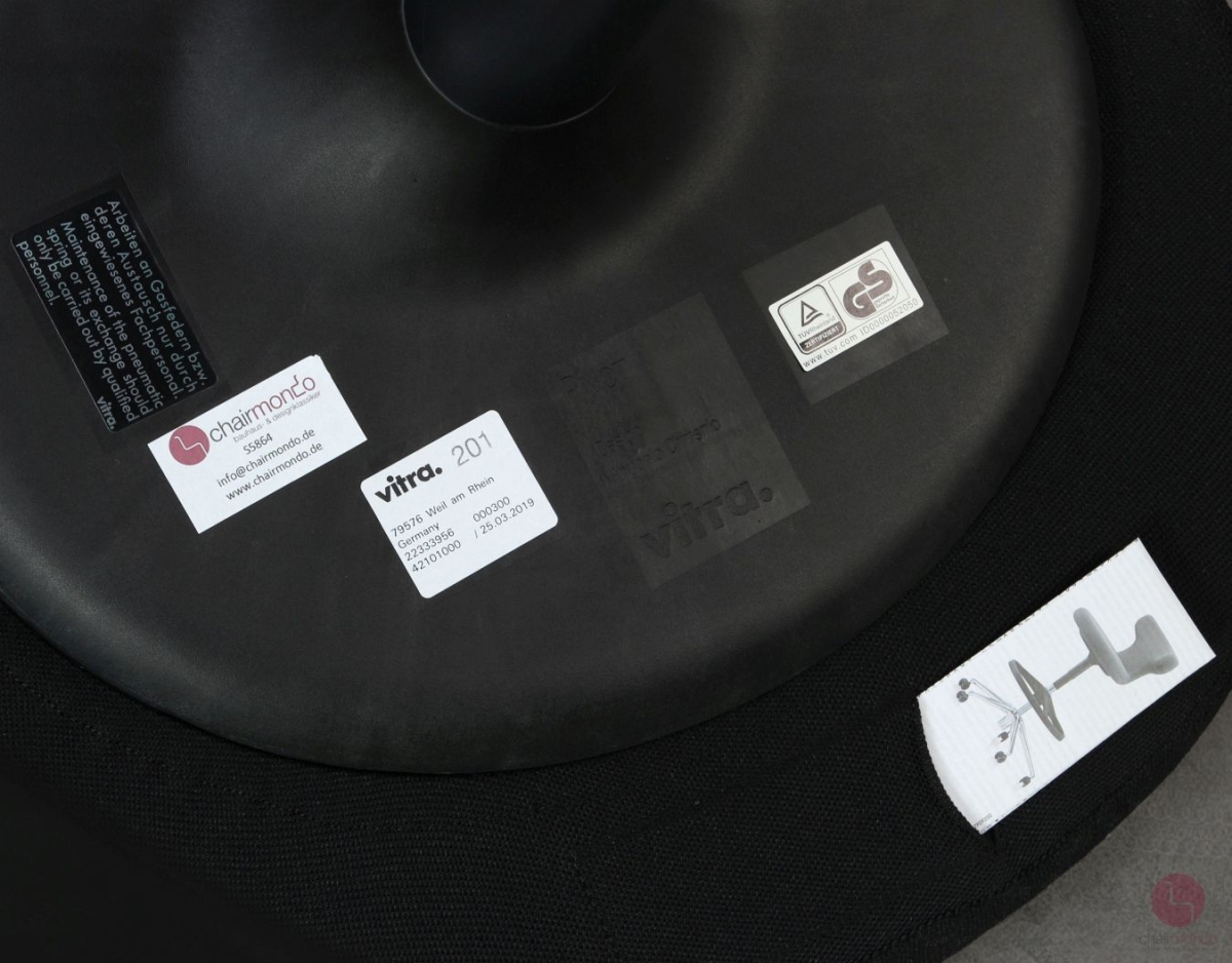 Vitra Pivot Hochstuhl mit schwarzem Stoffbezug höhenverstellbar gebraucht