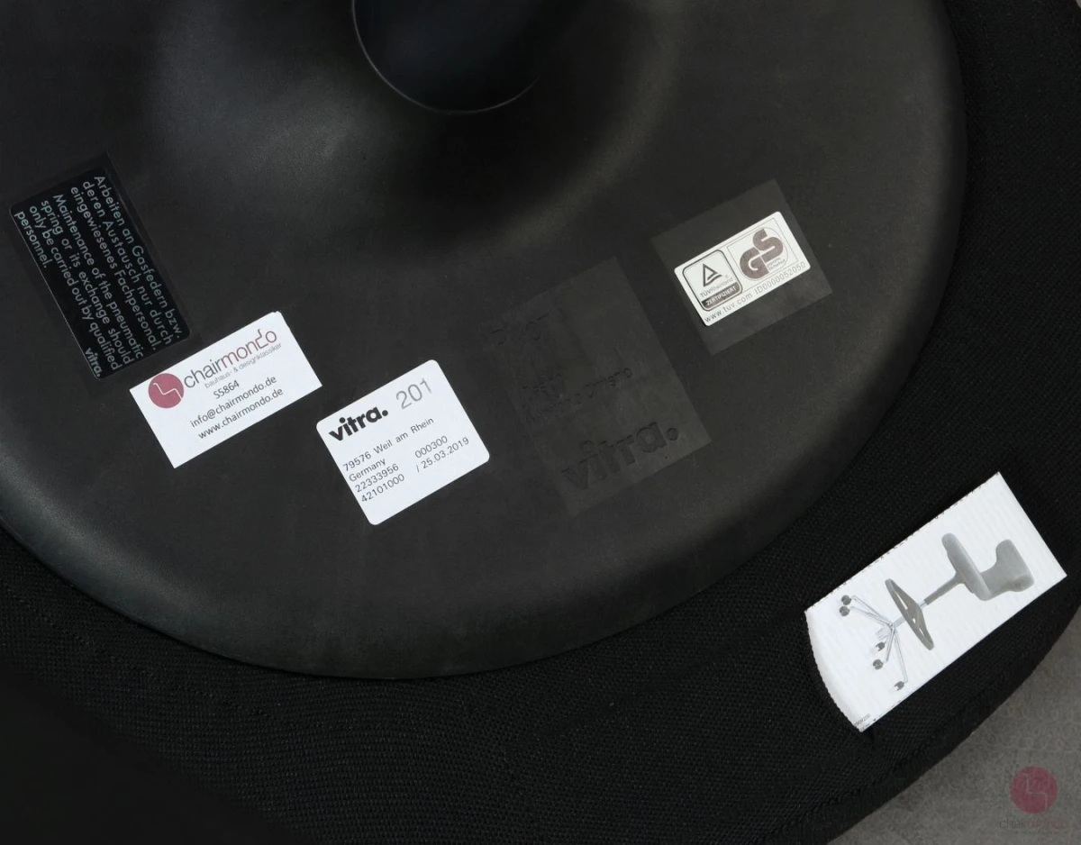 Vitra Pivot Hochstuhl mit schwarzem Stoffbezug höhenverstellbar gebraucht Vitra Pivot Hochstuhl mit schwarzem Stoffbezug höhenverstellbar gebraucht