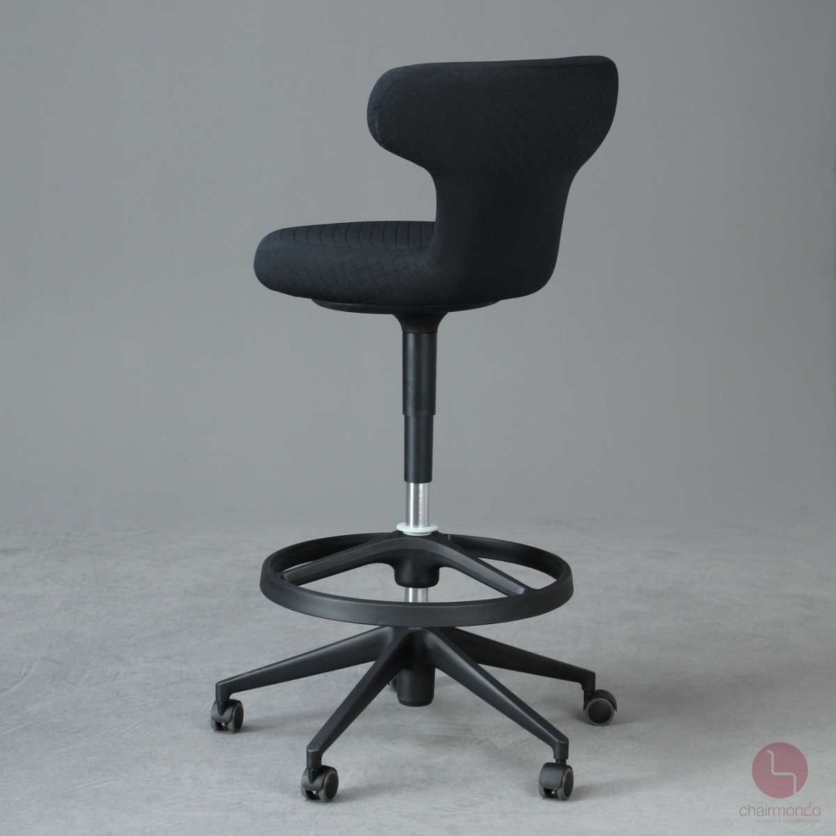 Vitra Pivot Hochstuhl mit schwarzem Stoffbezug höhenverstellbar gebraucht