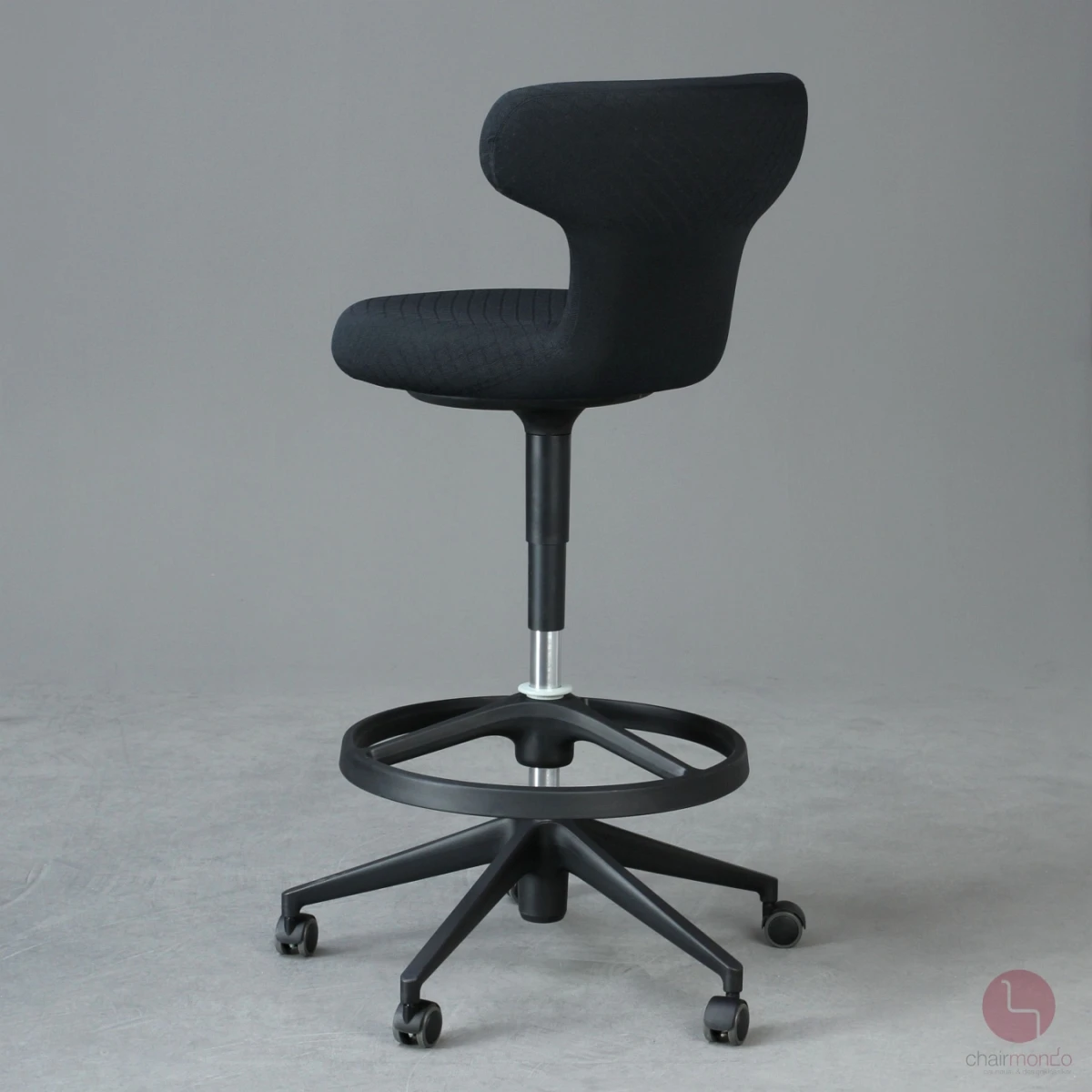 Vitra Pivot Hochstuhl mit schwarzem Stoffbezug höhenverstellbar gebraucht Vitra Pivot Hochstuhl mit schwarzem Stoffbezug höhenverstellbar gebraucht