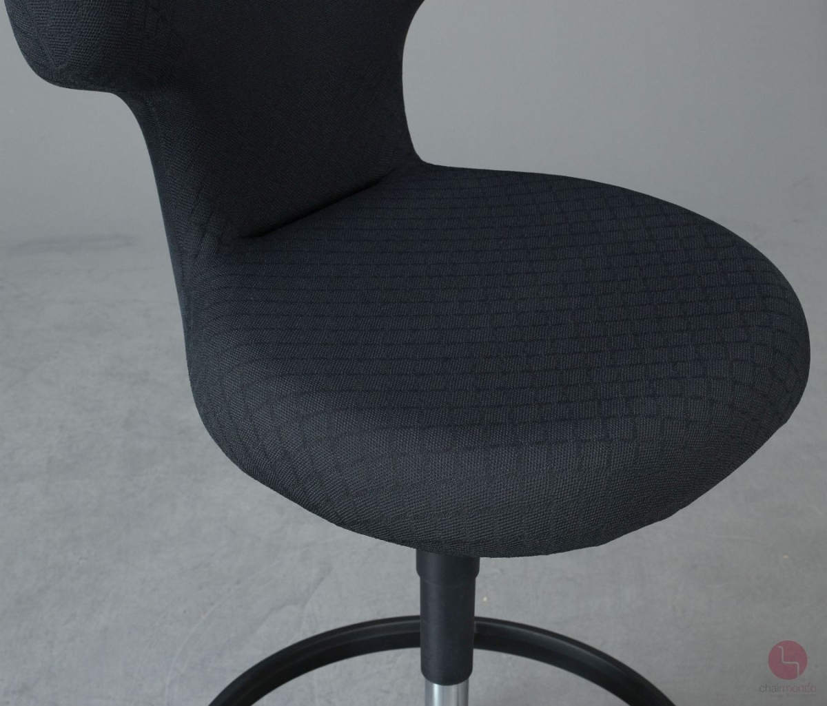 Vitra Pivot Hochstuhl mit schwarzem Stoffbezug höhenverstellbar gebraucht