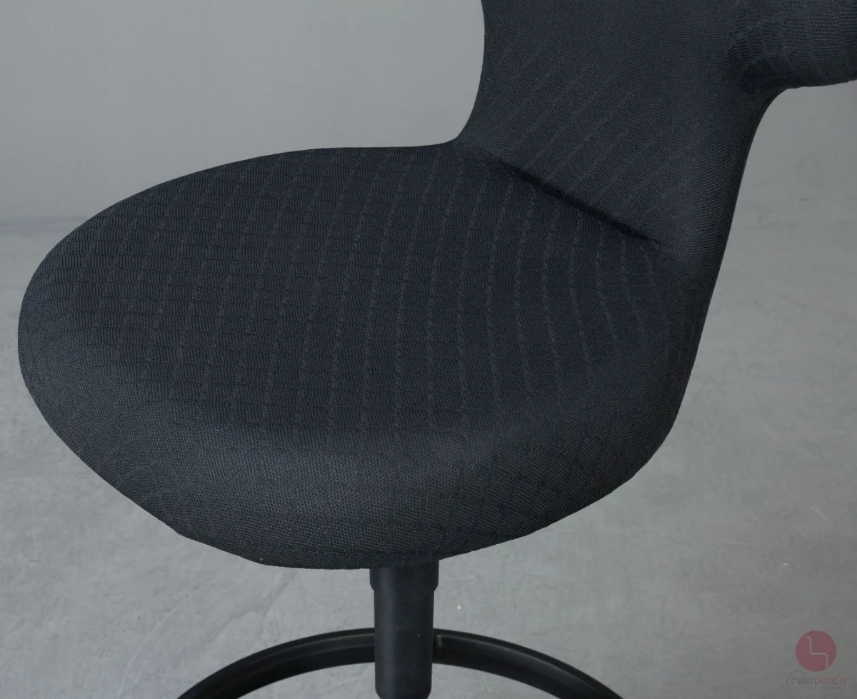 Vitra Pivot Hochstuhl mit schwarzem Stoffbezug höhenverstellbar gebraucht Vitra Pivot Hochstuhl mit schwarzem Stoffbezug höhenverstellbar gebraucht
