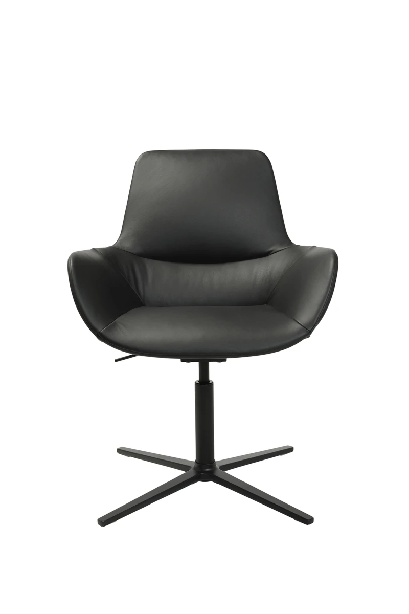 Wagner W-Club Sessel schwarzes Leder 4 Strahl Gestell Frontansicht